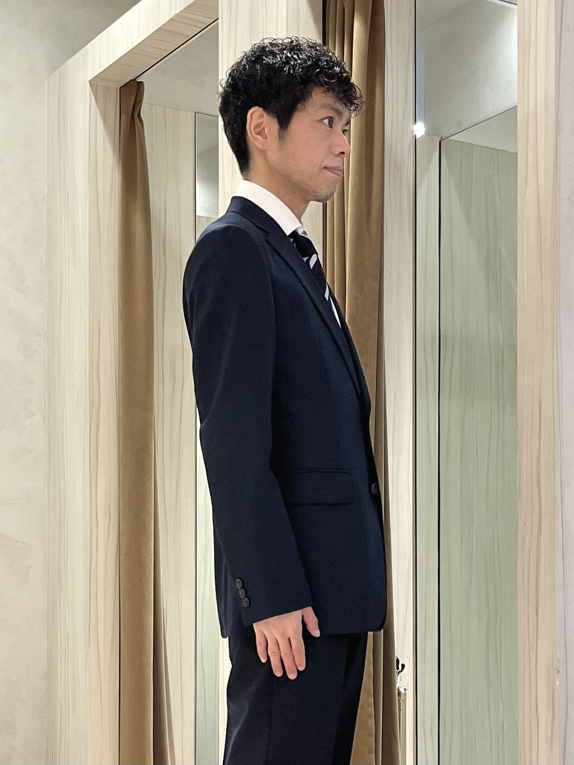 URAさんの「TAKEO KIKUCHI｜【Begin掲載】コーデュラ（R）夏素材ウールトロ　ストレッチスーツ」を使ったコーディネート