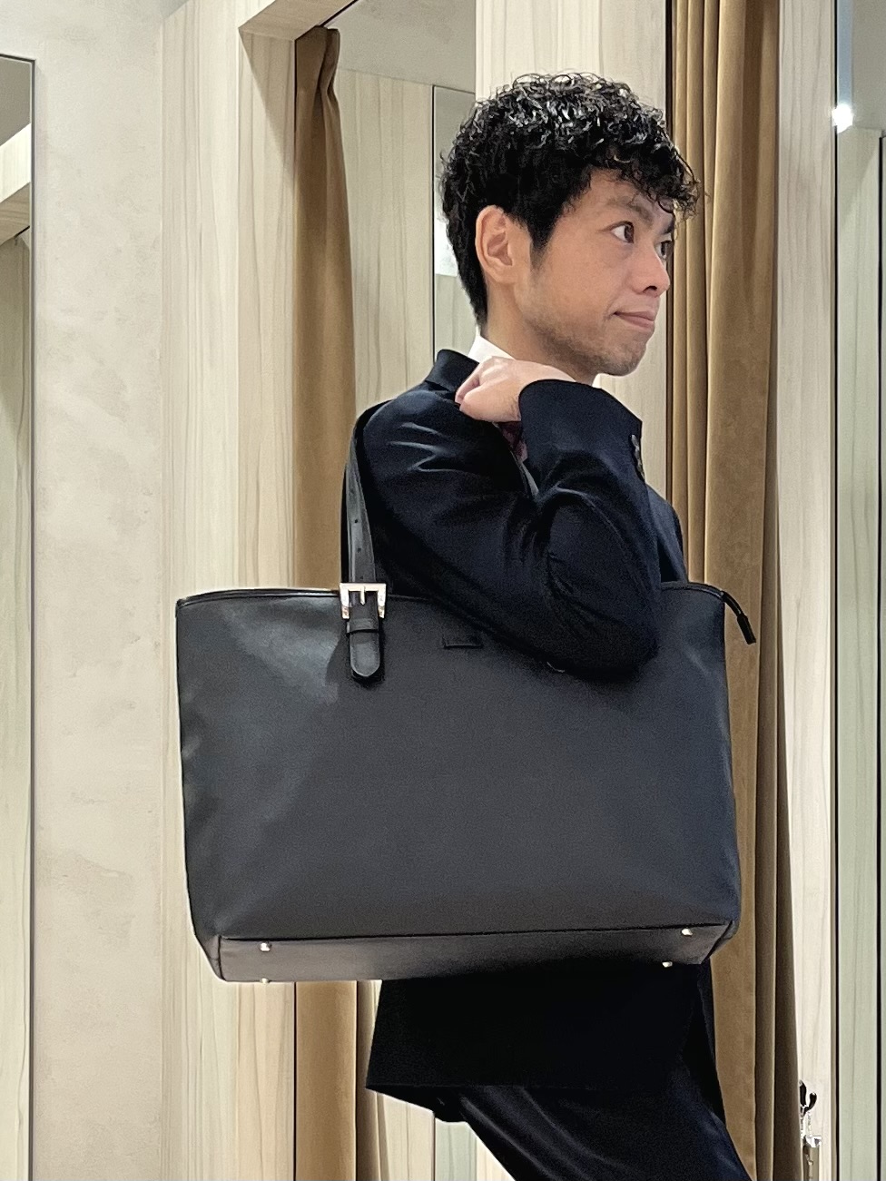 URAさんの「TAKEO KIKUCHI｜【Begin掲載】コーデュラ（R）夏素材ウールトロ　ストレッチスーツ」を使ったコーディネート