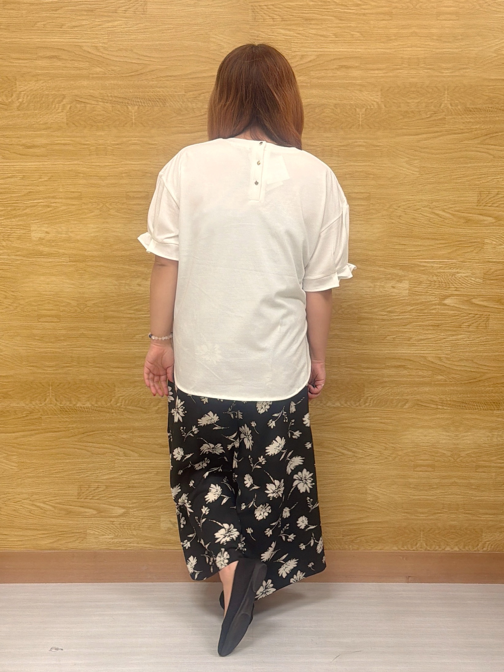 ぁむさんの「SHOO･LA･RUE｜【ひんやり/UV/S-LL】お袖ふんわり二の腕カバー ぷっくりラメプリントTシャツ」を使ったコーディネート