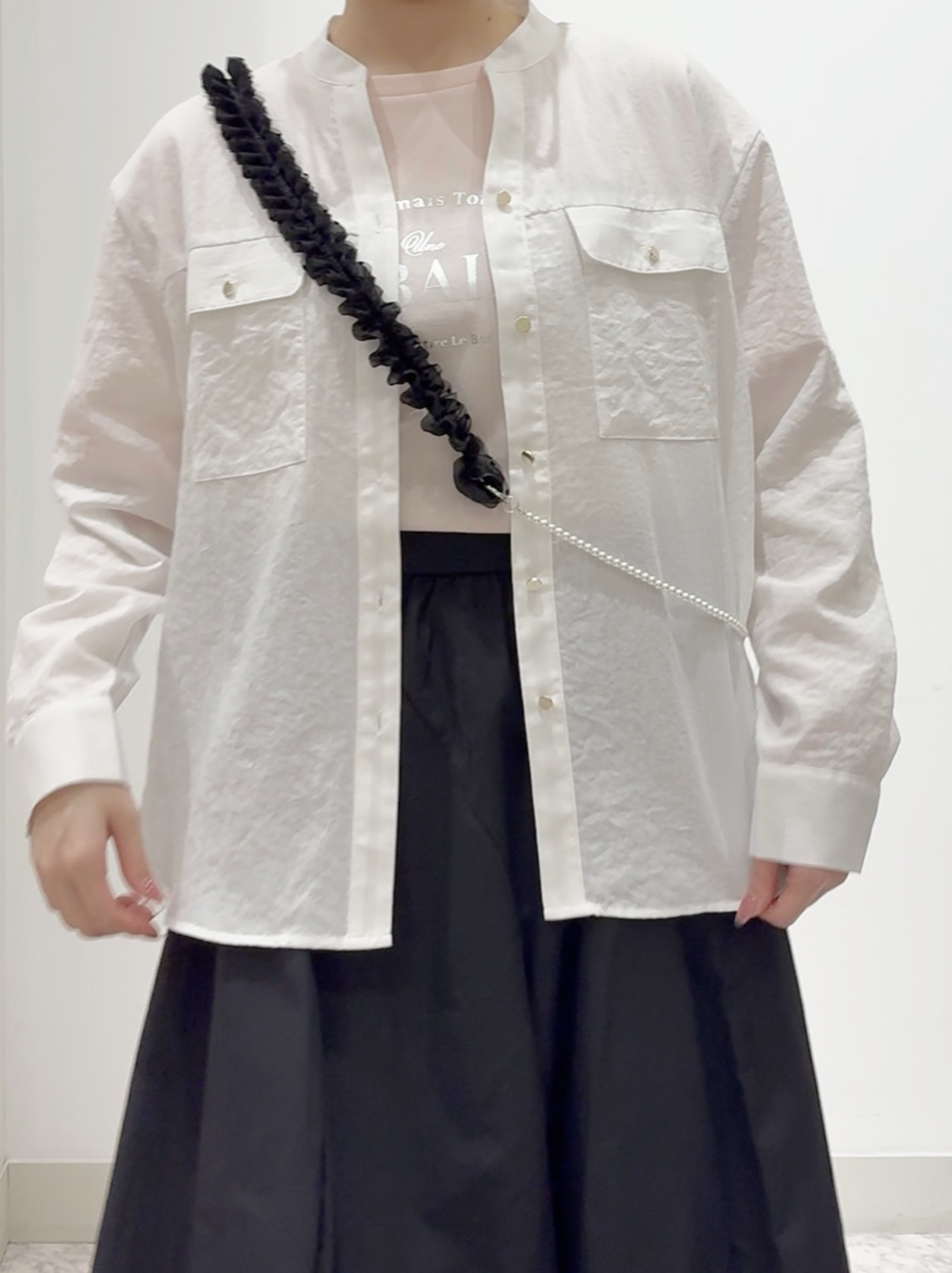 しかっちさんの「grove｜【貴島明日香さん着用】お仕事も普段も。今どきワークシャツブラウス」を使ったコーディネート