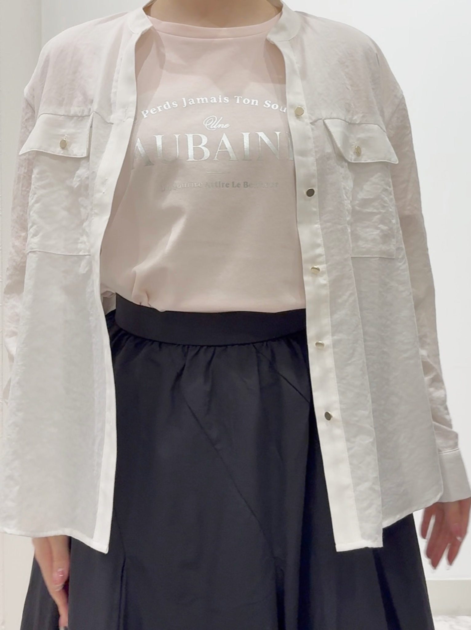 しかっちさんの「grove｜【貴島明日香さん着用】お仕事も普段も。今どきワークシャツブラウス」を使ったコーディネート
