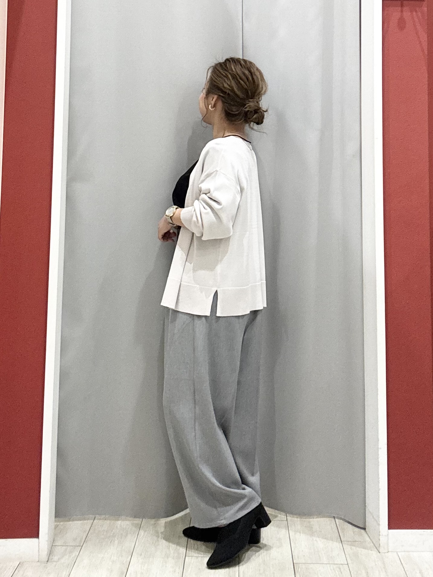 shioさんの「SHOO･LA･RUE｜【洗濯機可/UV】さらっとしたタッチが心地よい ショート丈 Vネックカーディガン」を使ったコーディネート