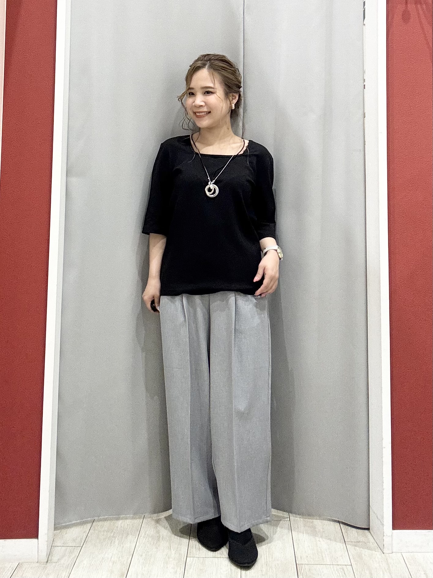 shioさんの「SHOO･LA･RUE｜【洗濯機可/UV】さらっとしたタッチが心地よい ショート丈 Vネックカーディガン」を使ったコーディネート