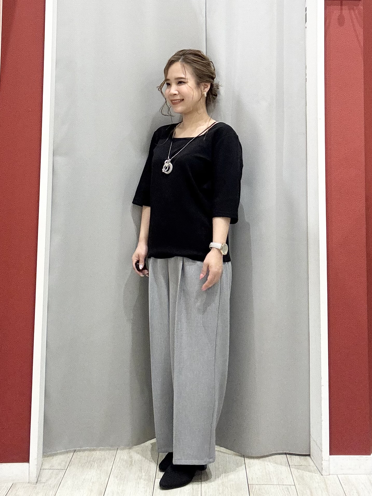 shioさんの「SHOO･LA･RUE｜【洗濯機可/UV】さらっとしたタッチが心地よい ショート丈 Vネックカーディガン」を使ったコーディネート