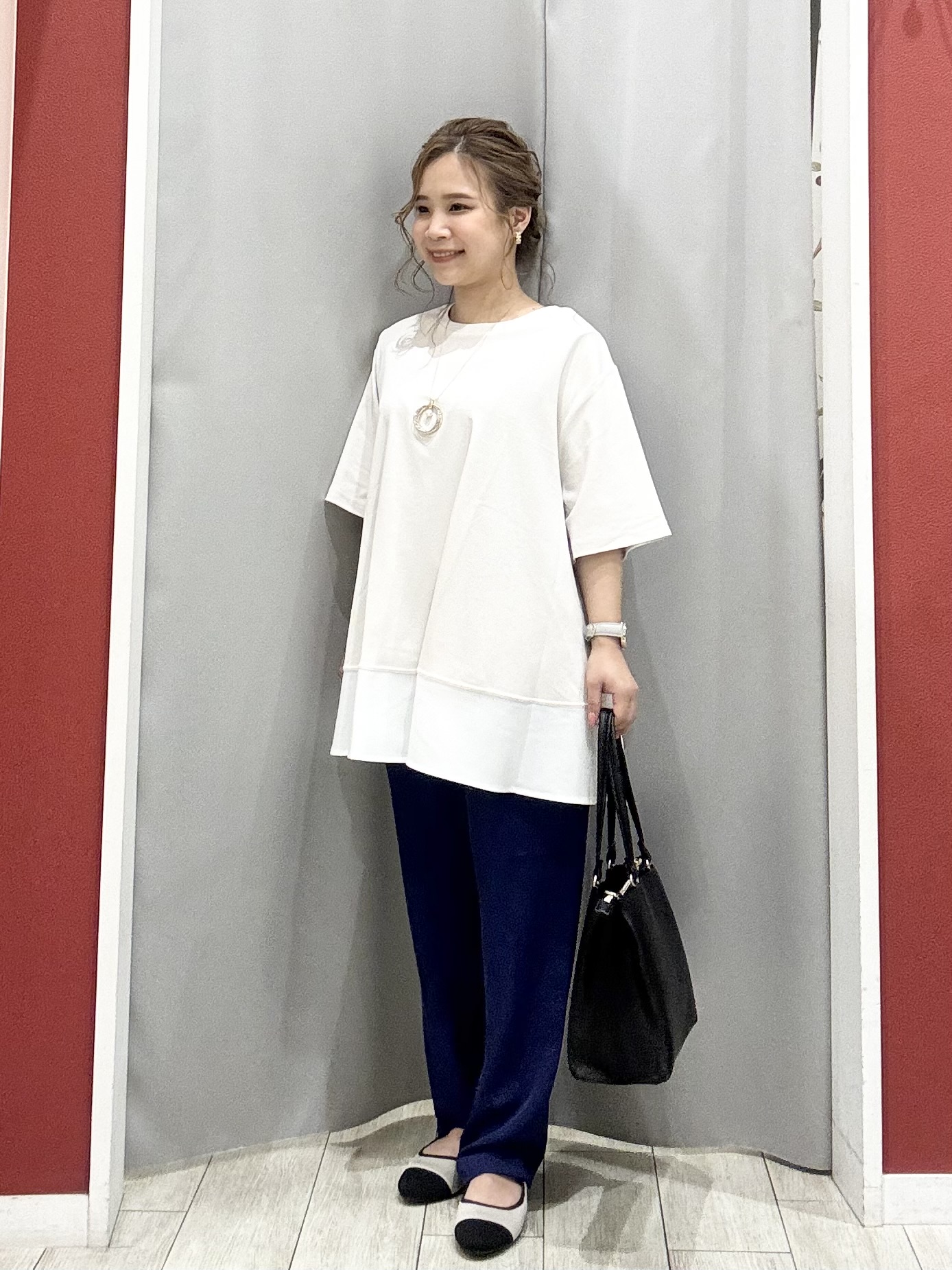shioさんの「SHOO･LA･RUE｜【UV/抗菌防臭/洗濯機可】体型カバーも叶う 裾切り替えAライントップス」を使ったコーディネート