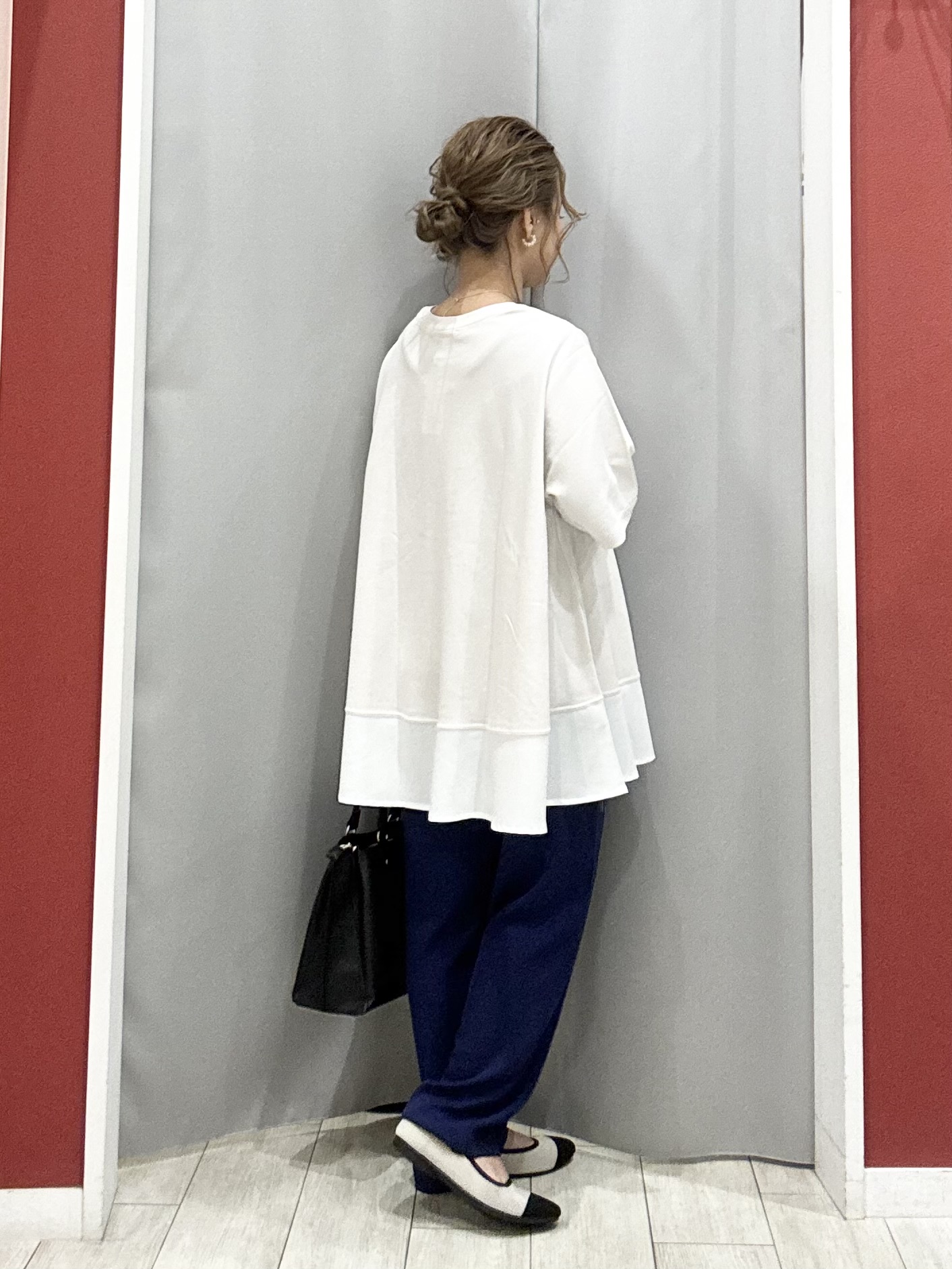 shioさんの「SHOO･LA･RUE｜【UV/抗菌防臭/洗濯機可】体型カバーも叶う 裾切り替えAライントップス」を使ったコーディネート