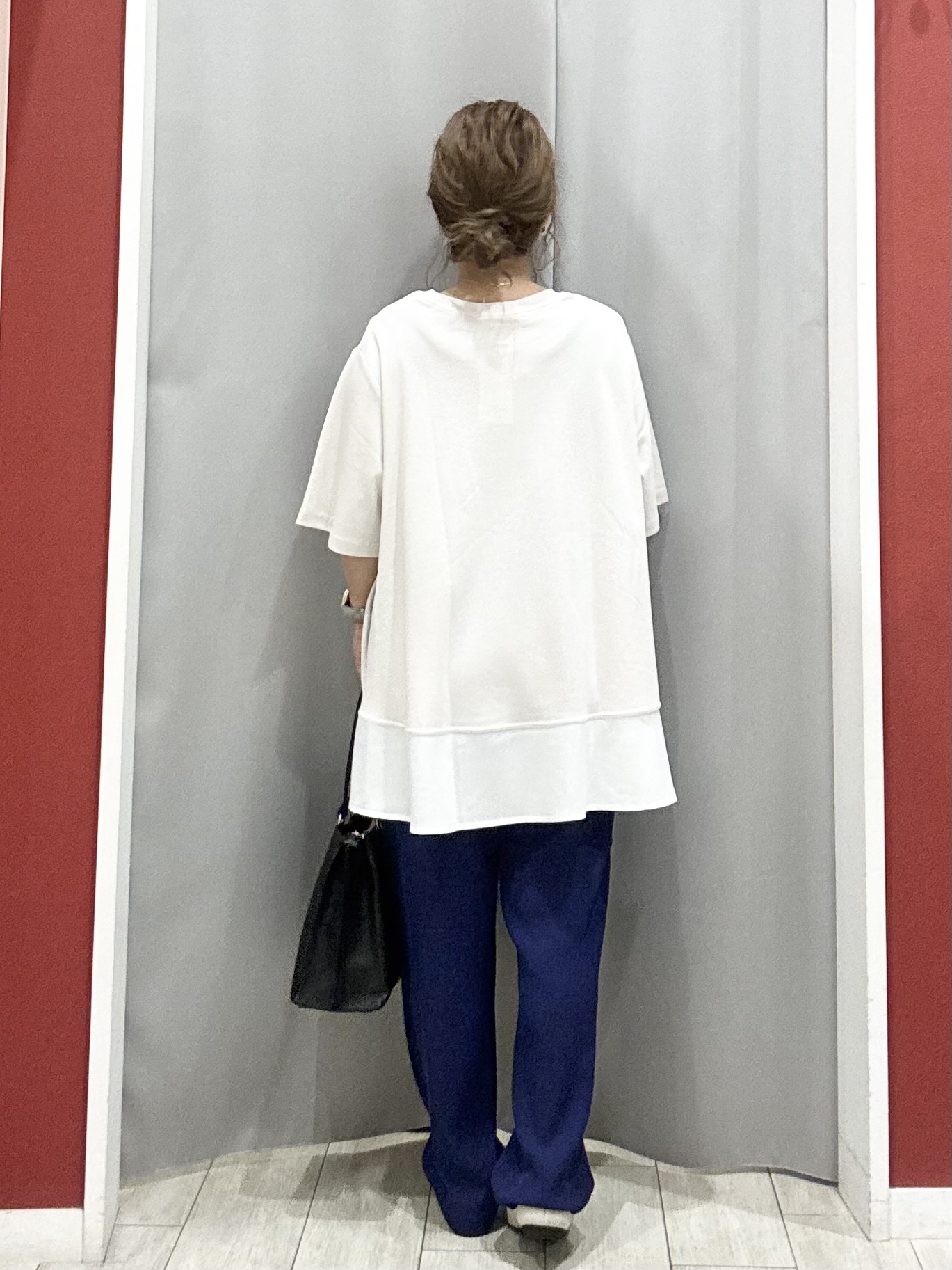 shioさんの「SHOO･LA･RUE｜【UV/抗菌防臭/洗濯機可】体型カバーも叶う 裾切り替えAライントップス」を使ったコーディネート