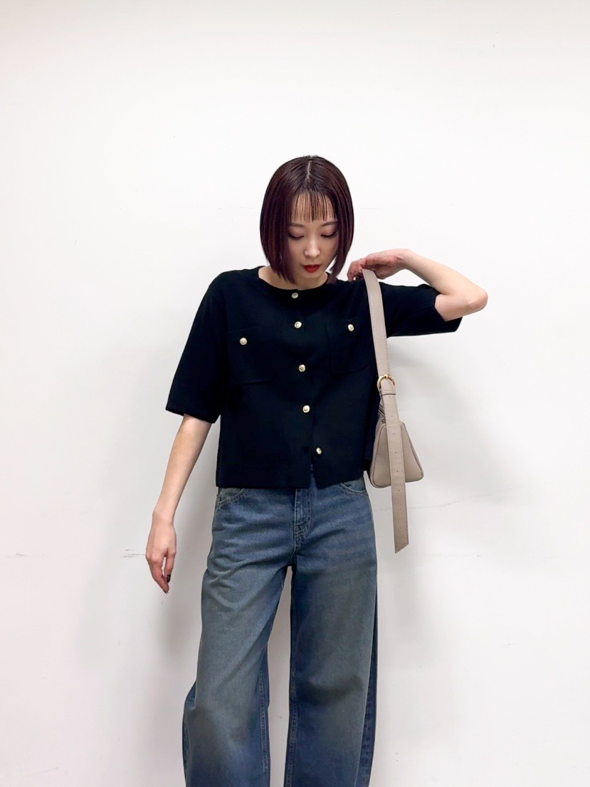 𝐜𝐡𝐢𝐤𝐚さんの「SHOO･LA･RUE｜【S-LL/洗濯機可】金ボタン5分袖カーディガン」を使ったコーディネート