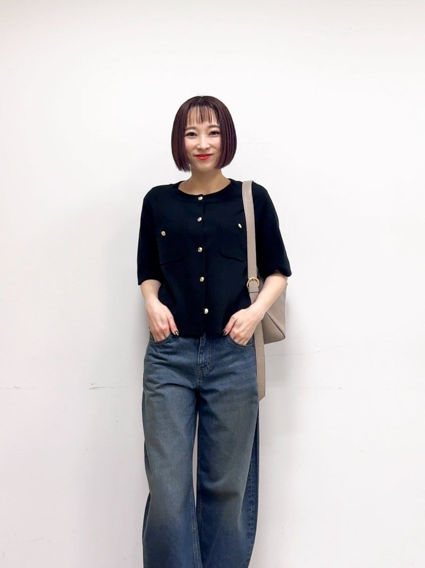 𝐜𝐡𝐢𝐤𝐚さんの「SHOO･LA･RUE｜【S-LL/洗濯機可】金ボタン5分袖カーディガン」を使ったコーディネート