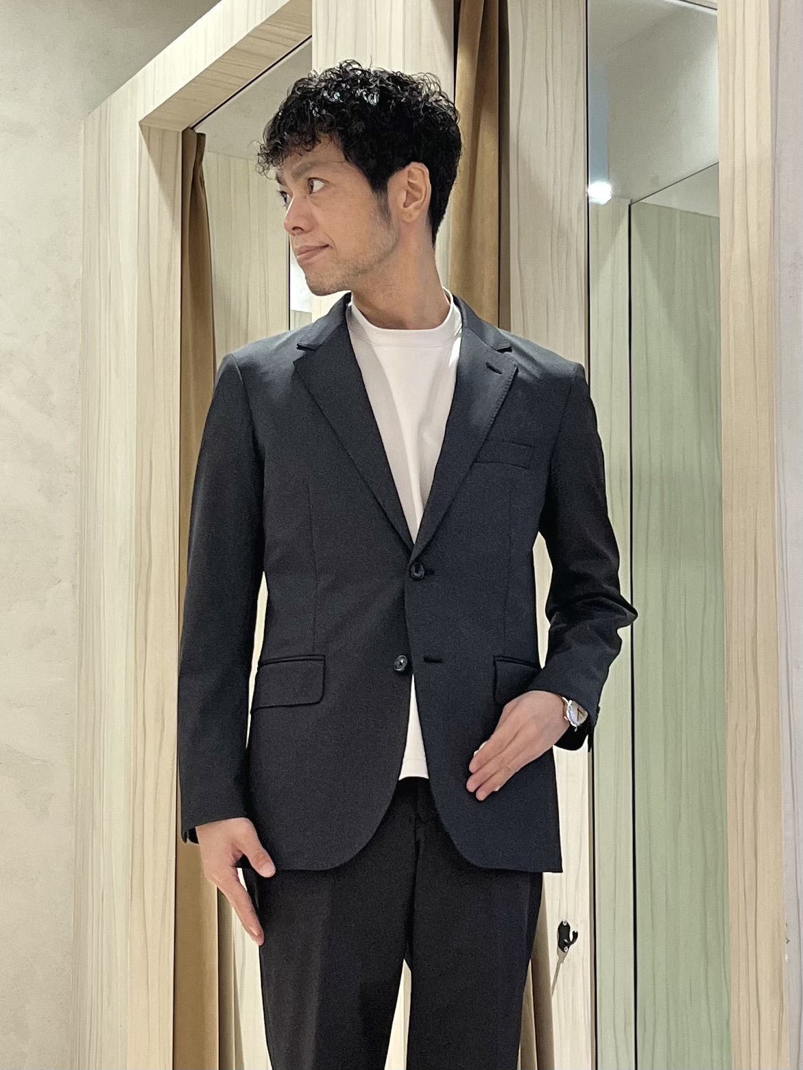 URAさんの「TAKEO KIKUCHI｜【360&deg;ストレッチ／軽量】None Of Stress ライト ジャケット（セットアップ対応）」を使ったコーディネート