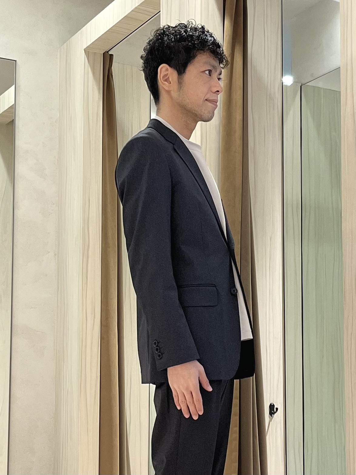 URAさんの「TAKEO KIKUCHI｜【360&deg;ストレッチ／軽量】None Of Stress ライト ジャケット（セットアップ対応）」を使ったコーディネート