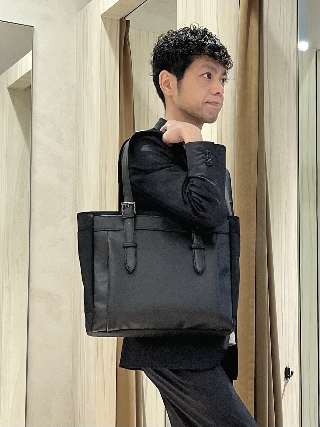 URAさんの「TAKEO KIKUCHI｜【360&deg;ストレッチ／軽量】None Of Stress ライト ジャケット（セットアップ対応）」を使ったコーディネート