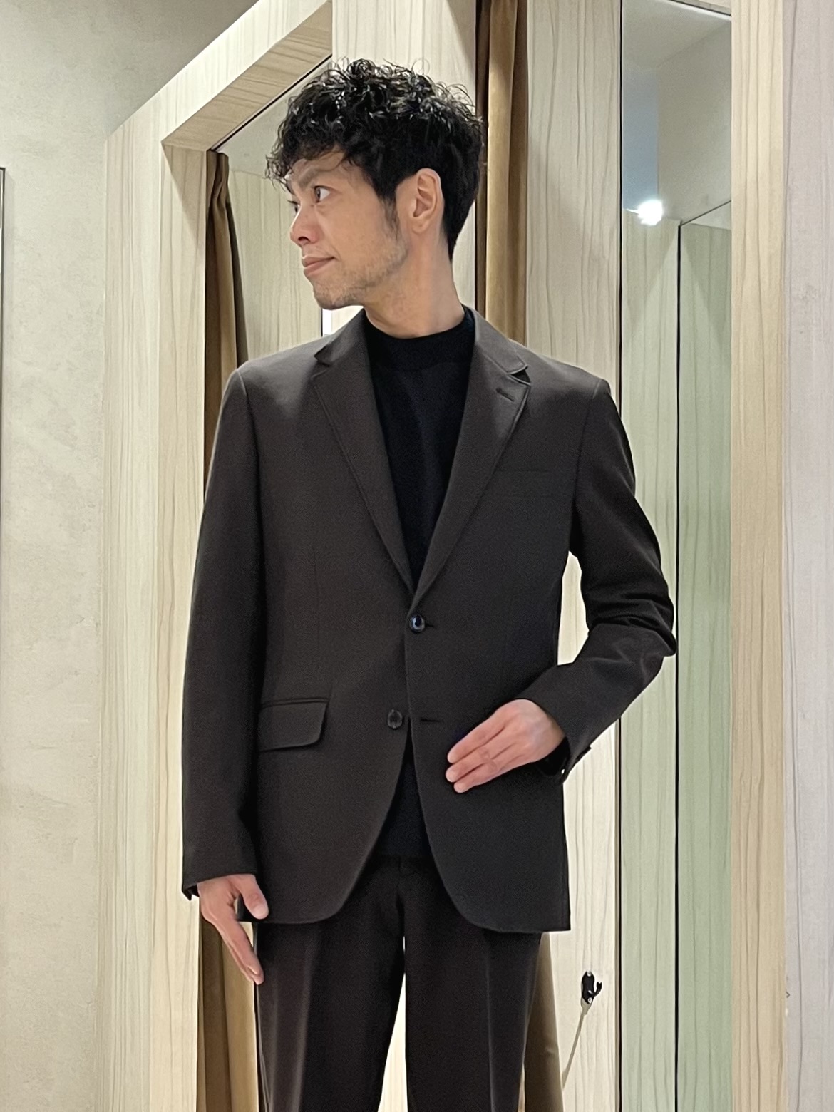 URAさんの「TAKEO KIKUCHI｜【洗える】スリーシーズンリラックスニットジャージ ジャケット」を使ったコーディネート