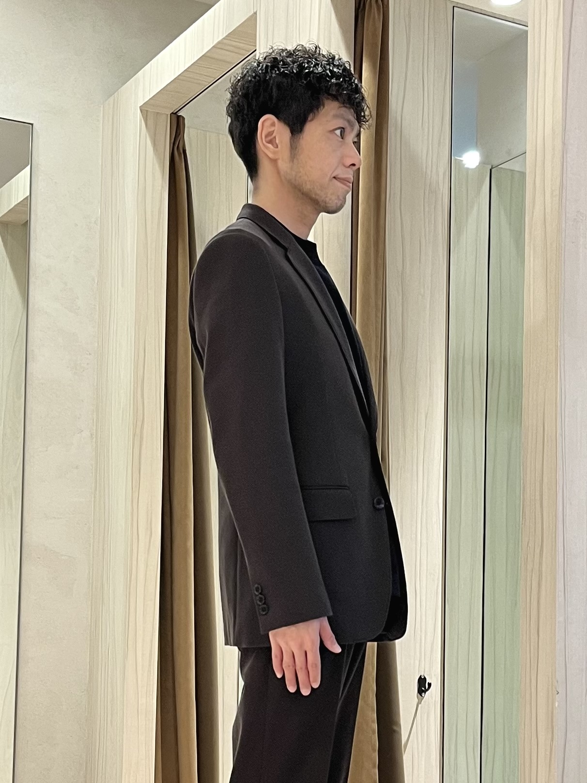 URAさんの「TAKEO KIKUCHI｜【洗える】スリーシーズンリラックスニットジャージ ジャケット」を使ったコーディネート