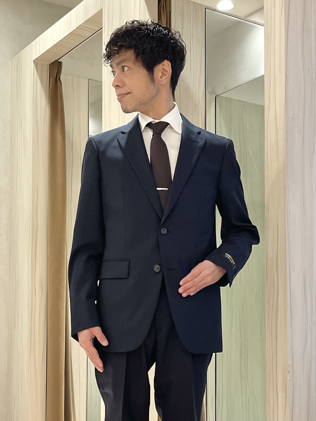 URAさんの「TAKEO KIKUCHI｜【Begin掲載】コーデュラ（R）夏素材ウールトロ　ストレッチスーツ」を使ったコーディネート