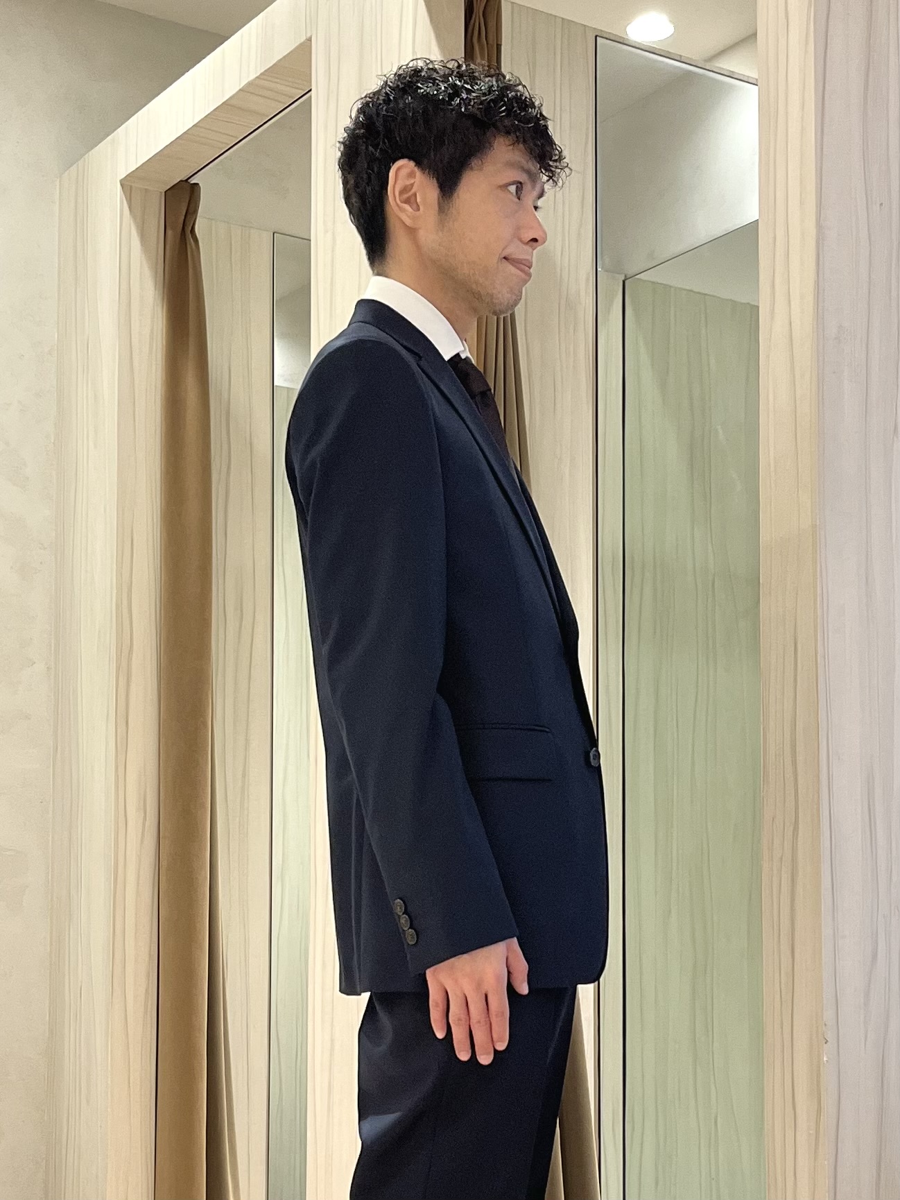 URAさんの「TAKEO KIKUCHI｜【Begin掲載】コーデュラ（R）夏素材ウールトロ　ストレッチスーツ」を使ったコーディネート
