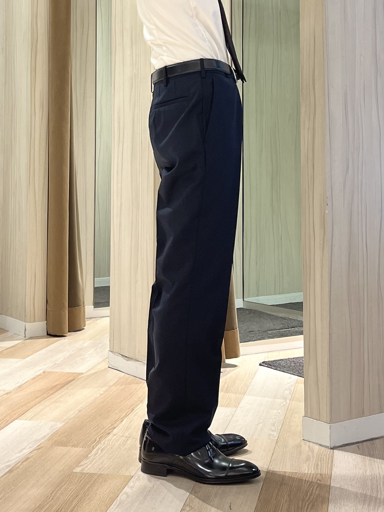 URAさんの「TAKEO KIKUCHI｜【Begin掲載】コーデュラ（R）夏素材ウールトロ　ストレッチスーツ」を使ったコーディネート