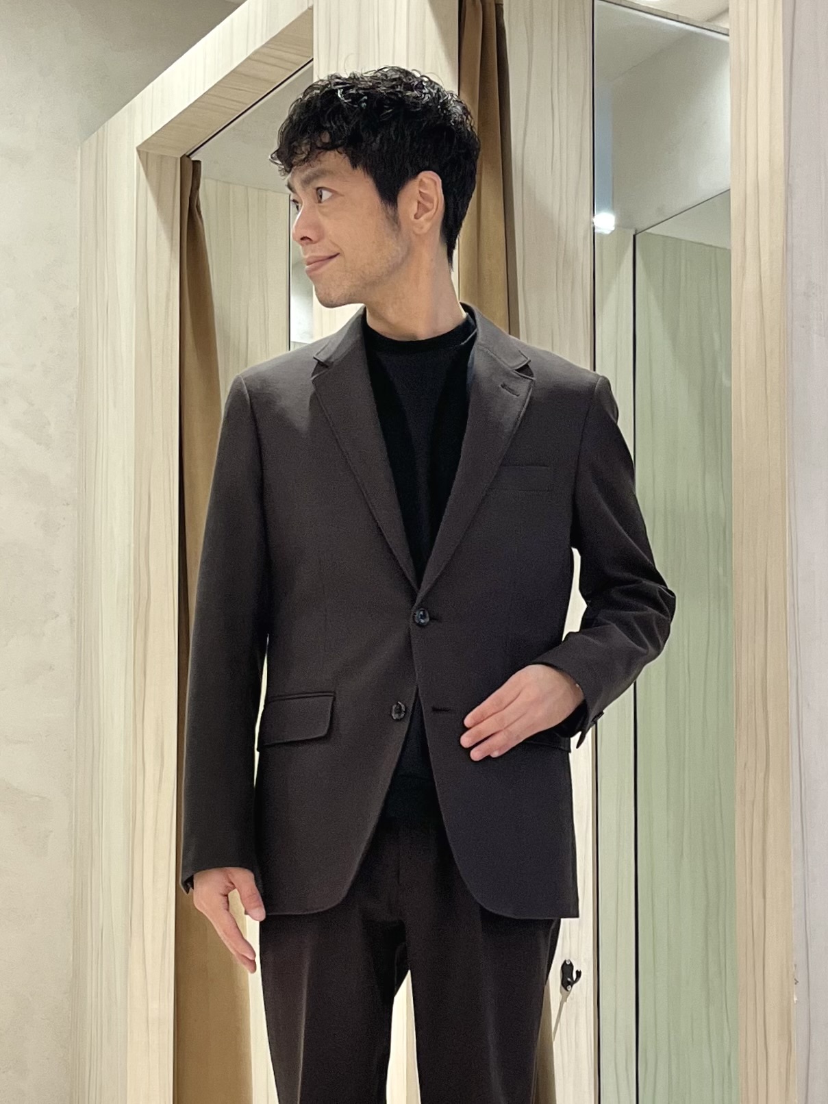 URAさんの「TAKEO KIKUCHI｜【洗える】スリーシーズンリラックスニットジャージ ジャケット」を使ったコーディネート