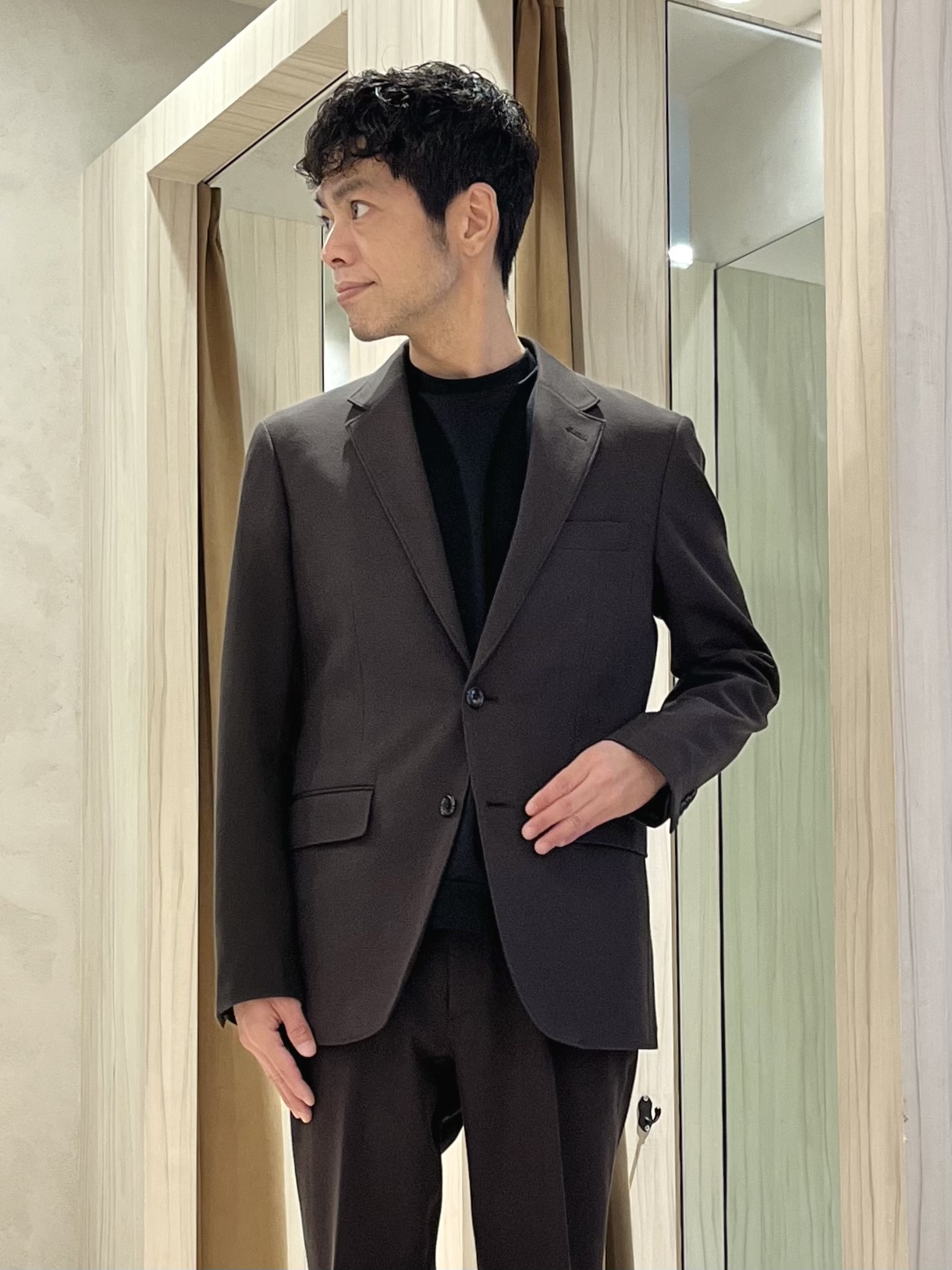 URAさんの「TAKEO KIKUCHI｜【洗える】スリーシーズンリラックスニットジャージ ジャケット」を使ったコーディネート