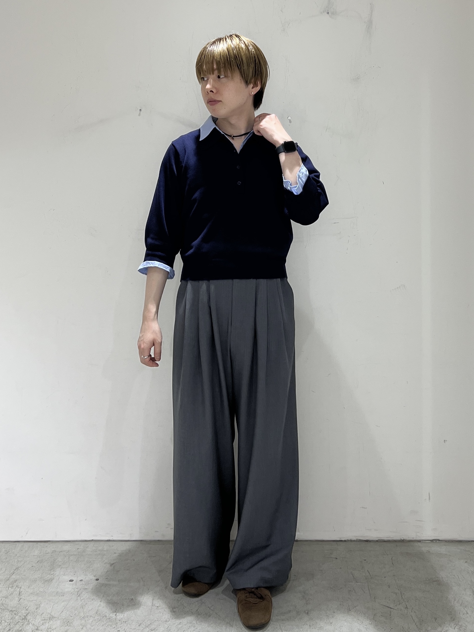 JINさんの「OPAQUE.CLIP｜シャツレイヤード風ポロニット【洗濯機OK】」を使ったコーディネート
