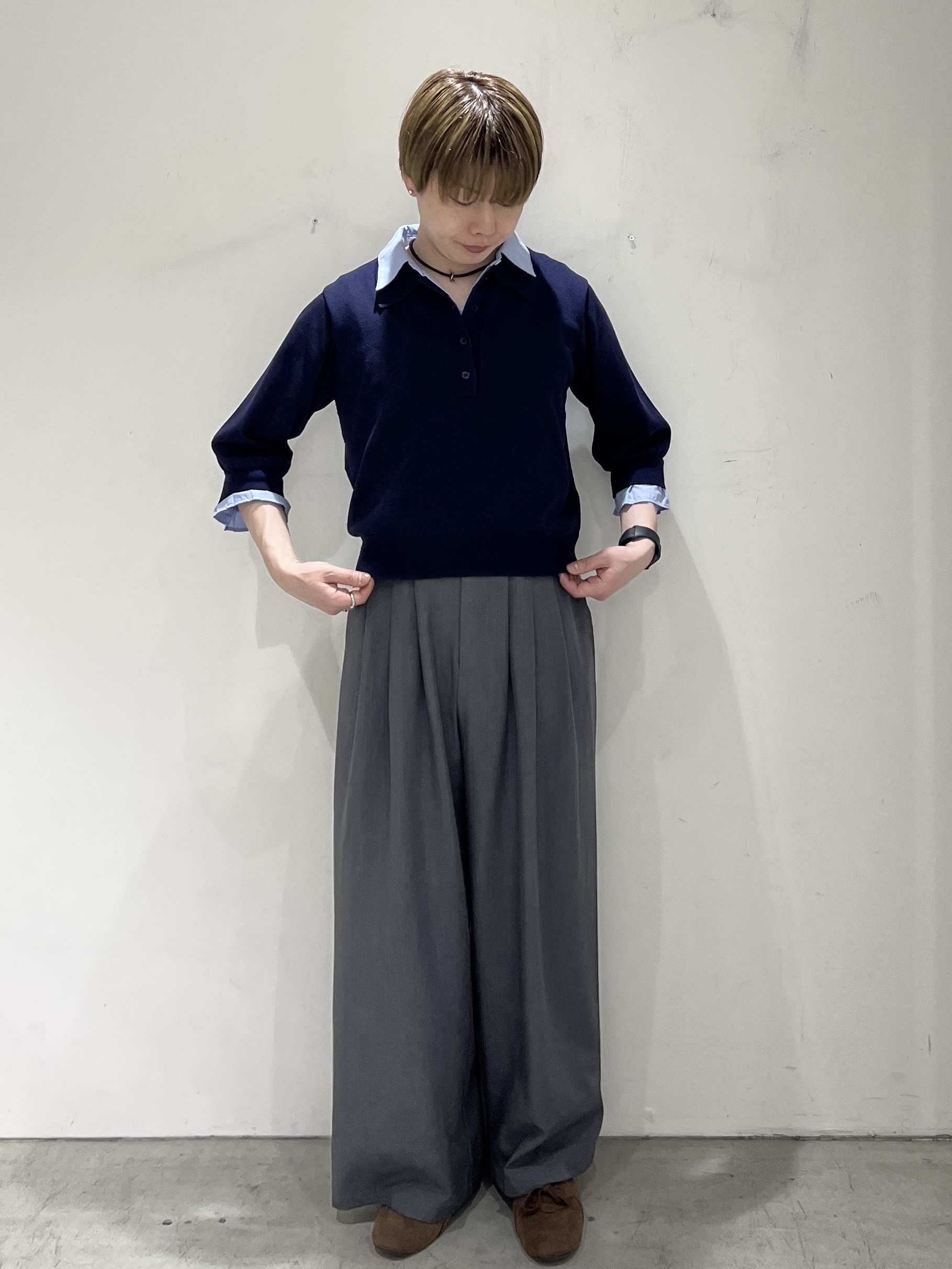 JINさんの「OPAQUE.CLIP｜シャツレイヤード風ポロニット【洗濯機OK】」を使ったコーディネート