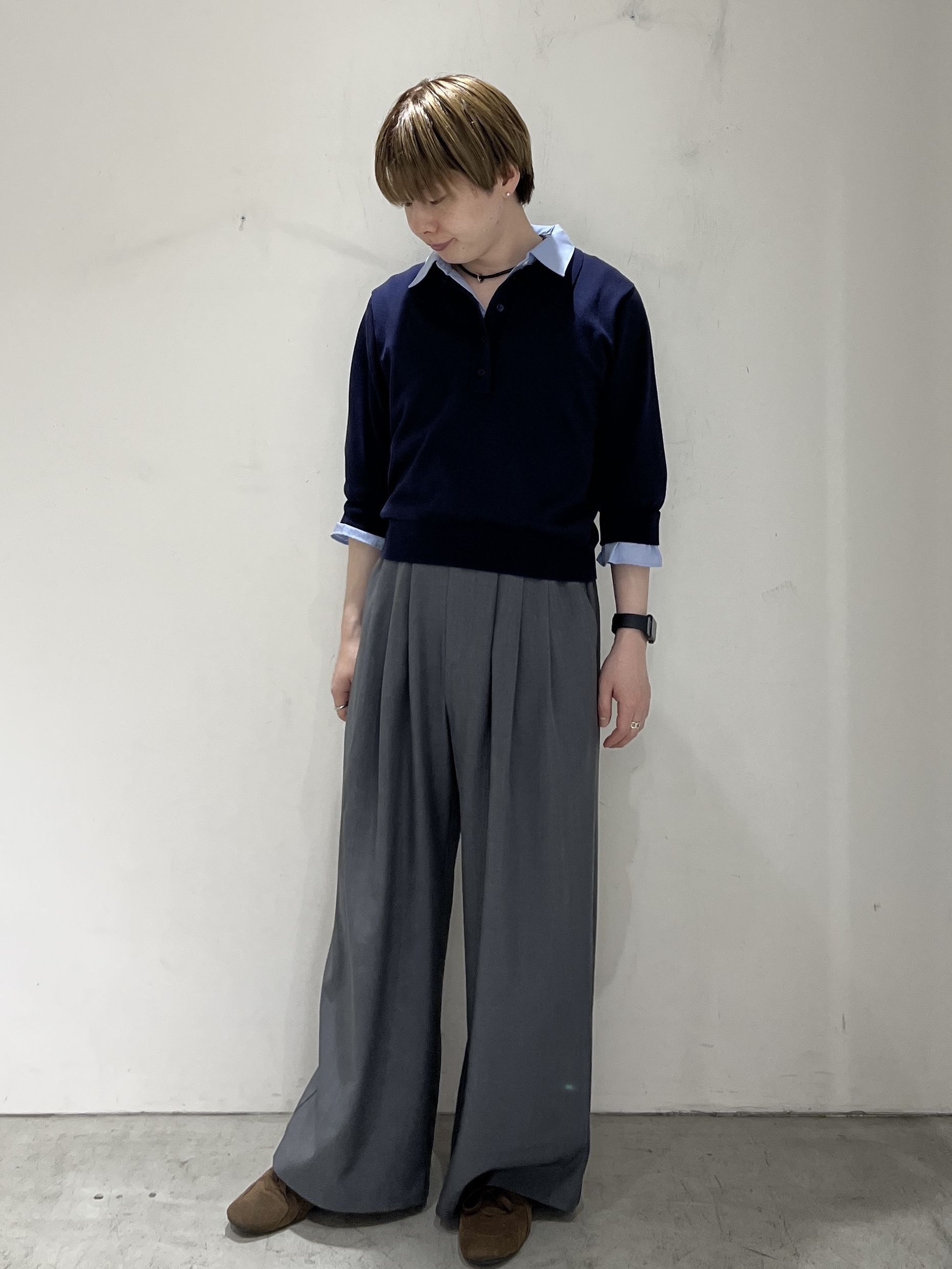 JINさんの「OPAQUE.CLIP｜シャツレイヤード風ポロニット【洗濯機OK】」を使ったコーディネート