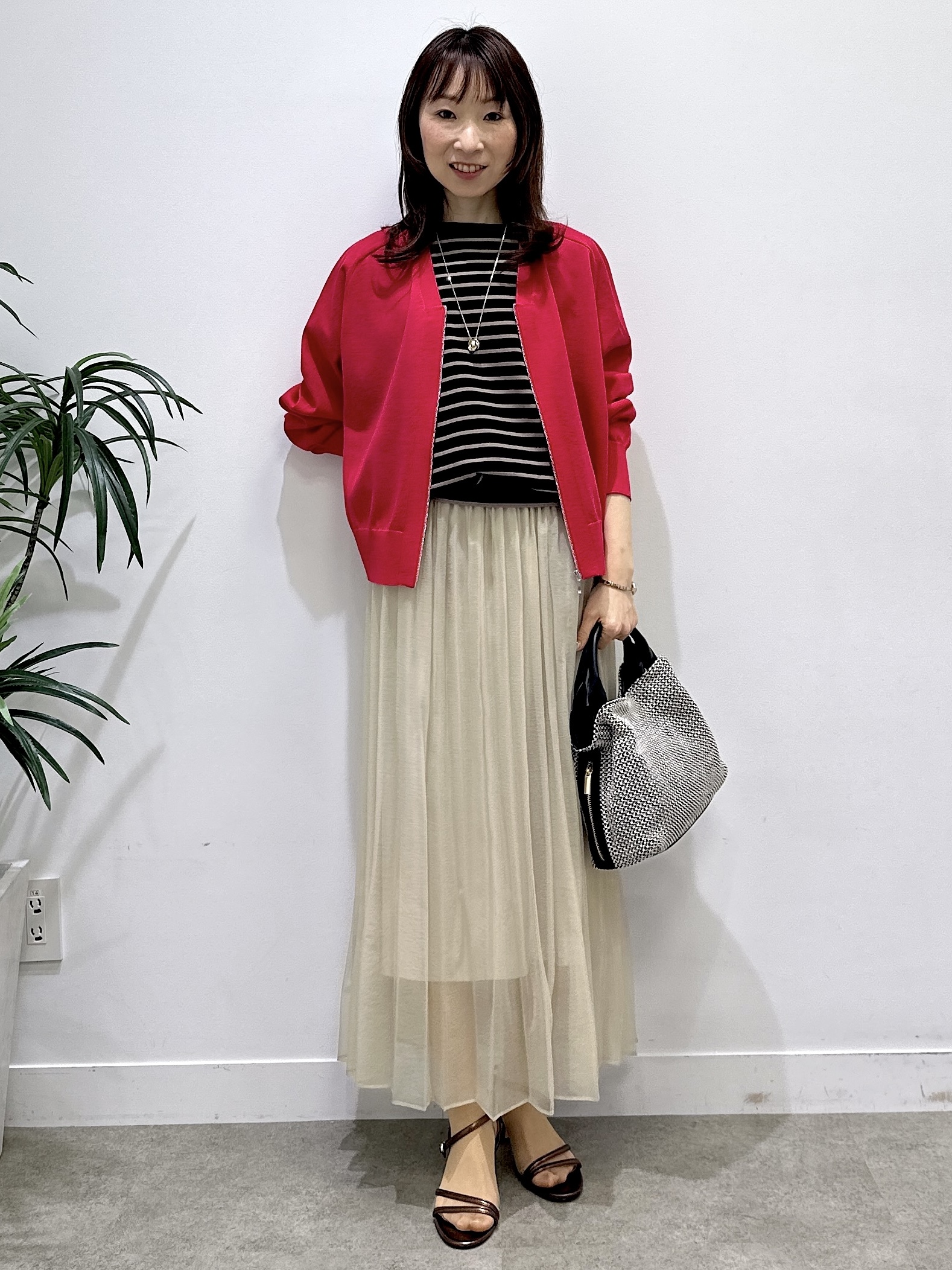 Miwaさんの「UNTITLED｜【アンサンブル可/日除け・冷房対策】シアーレーヨンZIPカーディガン」を使ったコーディネート