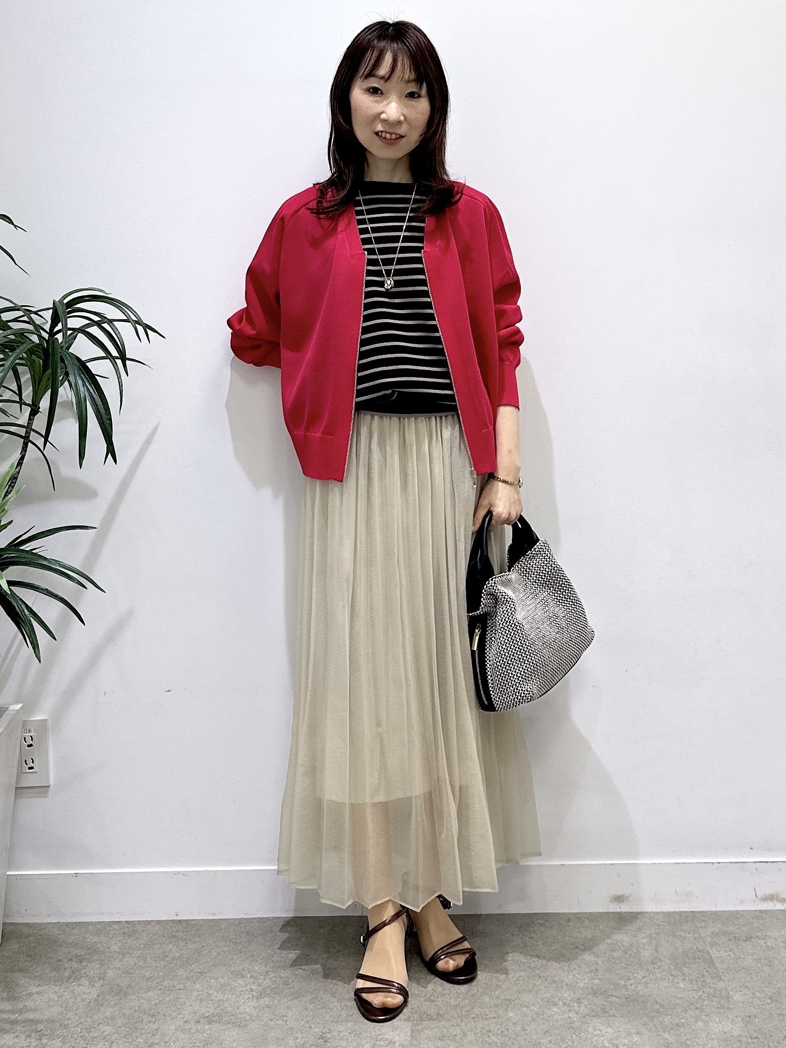 Miwaさんの「UNTITLED｜【アンサンブル可/日除け・冷房対策】シアーレーヨンZIPカーディガン」を使ったコーディネート