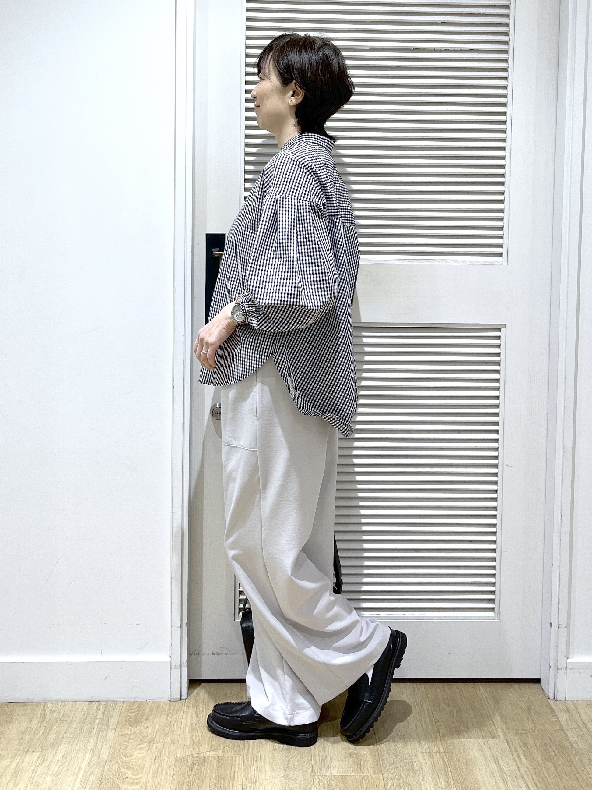 Miyazakiさんの「Dessin｜【洗える】バルーンスリーブバンドカラーシャツ」を使ったコーディネート