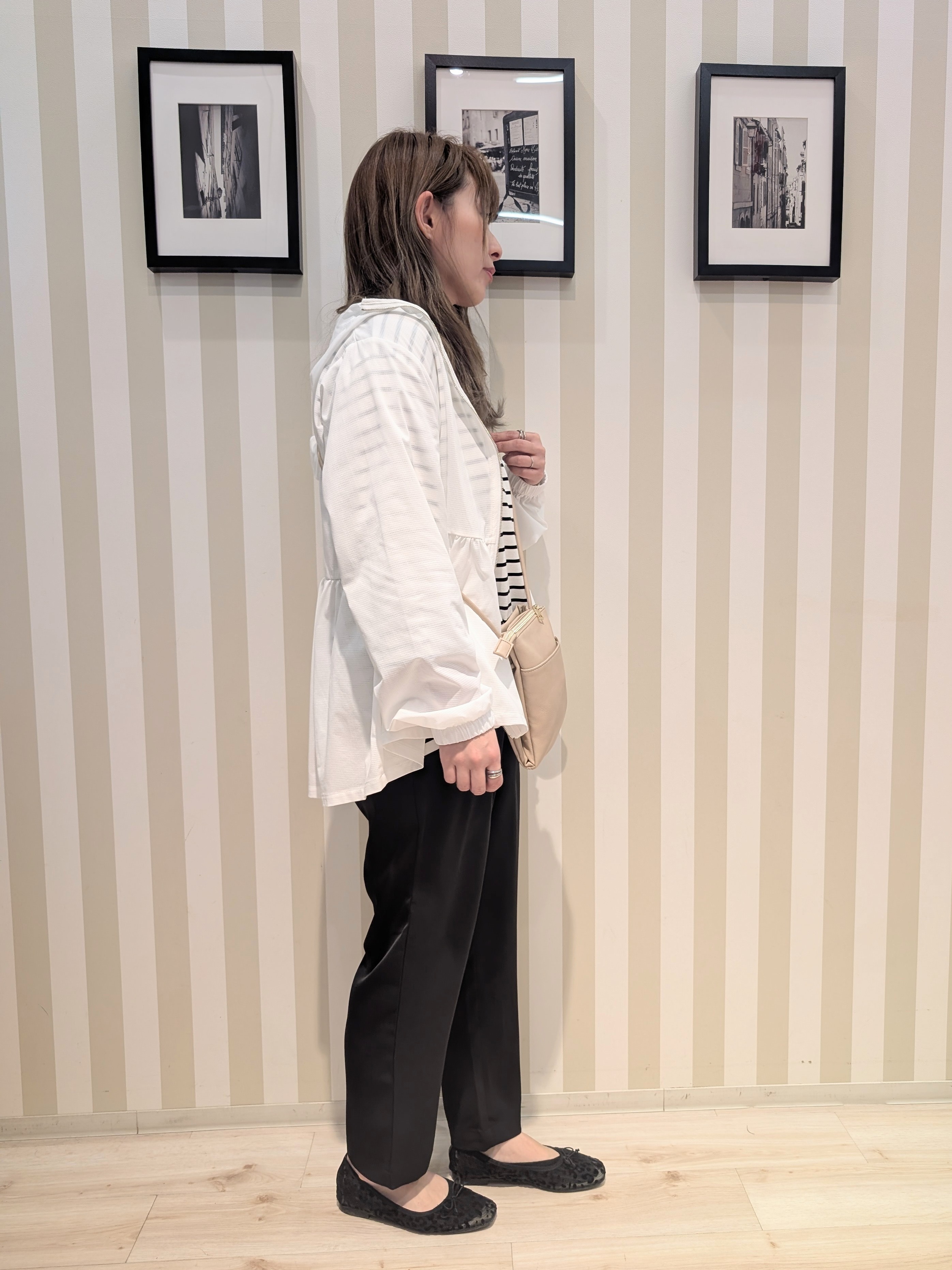 otaさんの「SHOO･LA･RUE｜【S-LL/体型カバー】日焼け対策にも女性らしさを UVカットペプラムパーカ」を使ったコーディネート