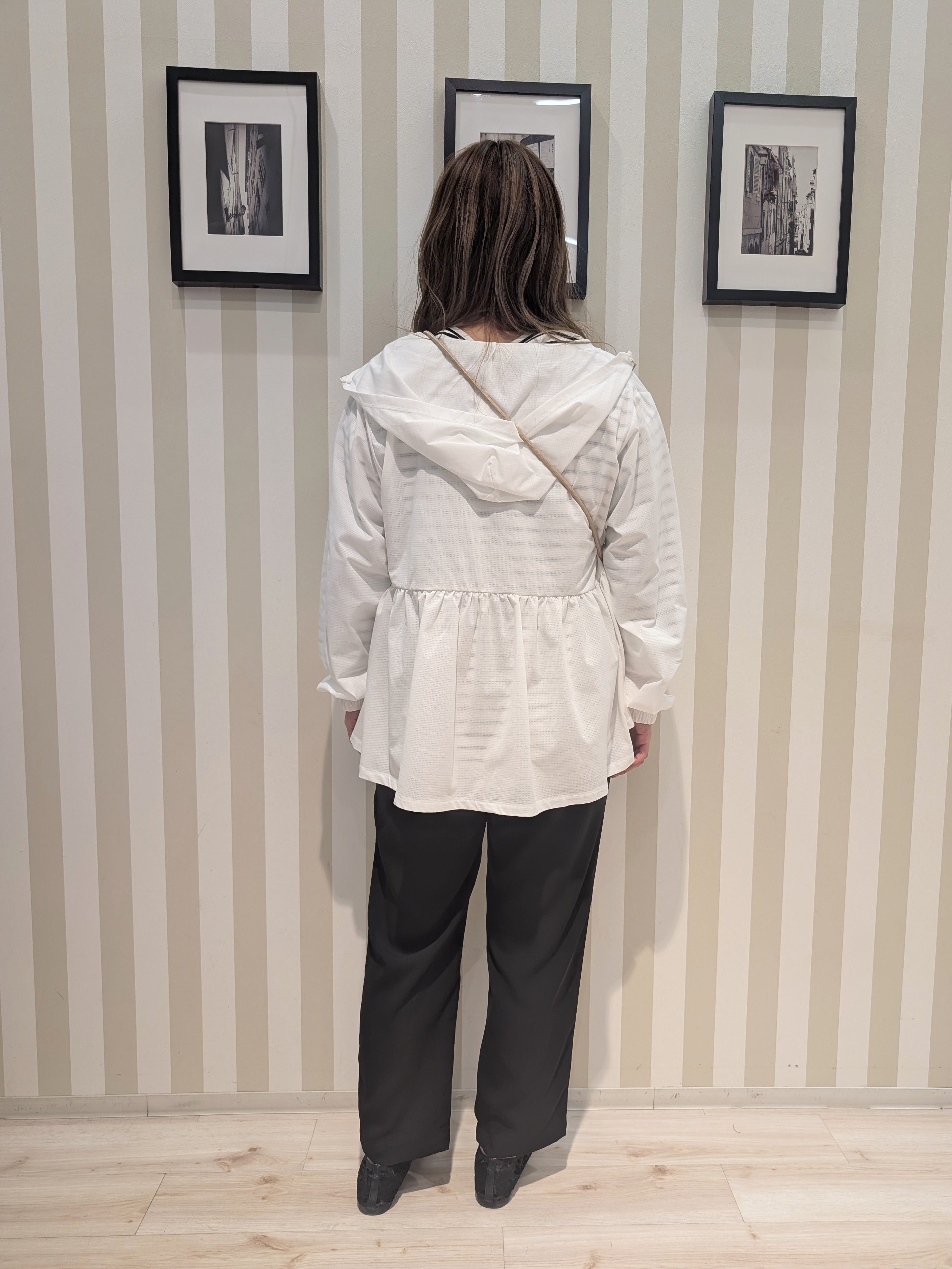 otaさんの「SHOO･LA･RUE｜【S-LL/体型カバー】日焼け対策にも女性らしさを UVカットペプラムパーカ」を使ったコーディネート
