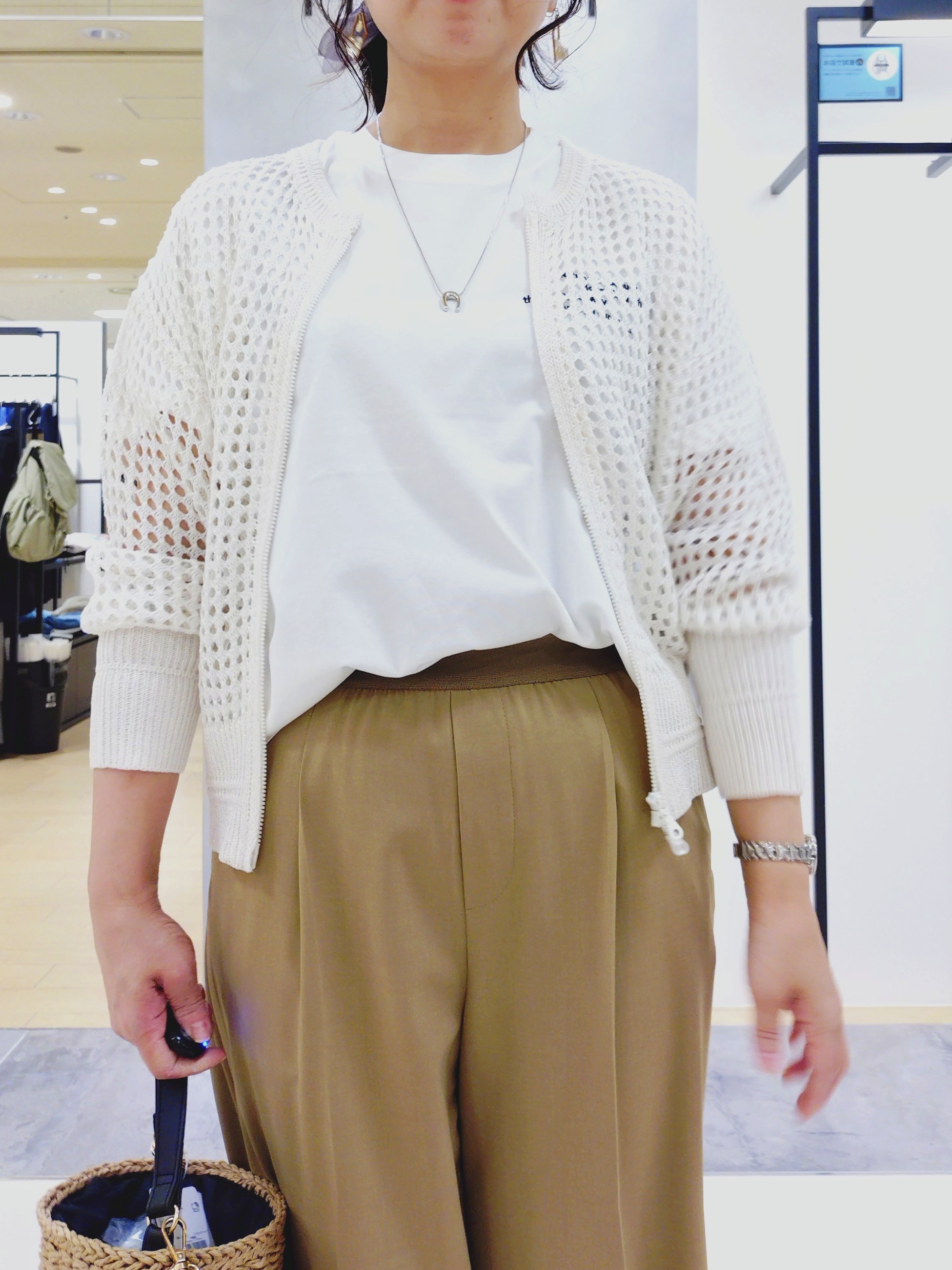 TOMOMIさんの「INDIVI｜Comfy SET UP｜イージーストレートワイドパンツ【セットアップ対応／通勤／カセット服／接触冷」を使ったコーディネート