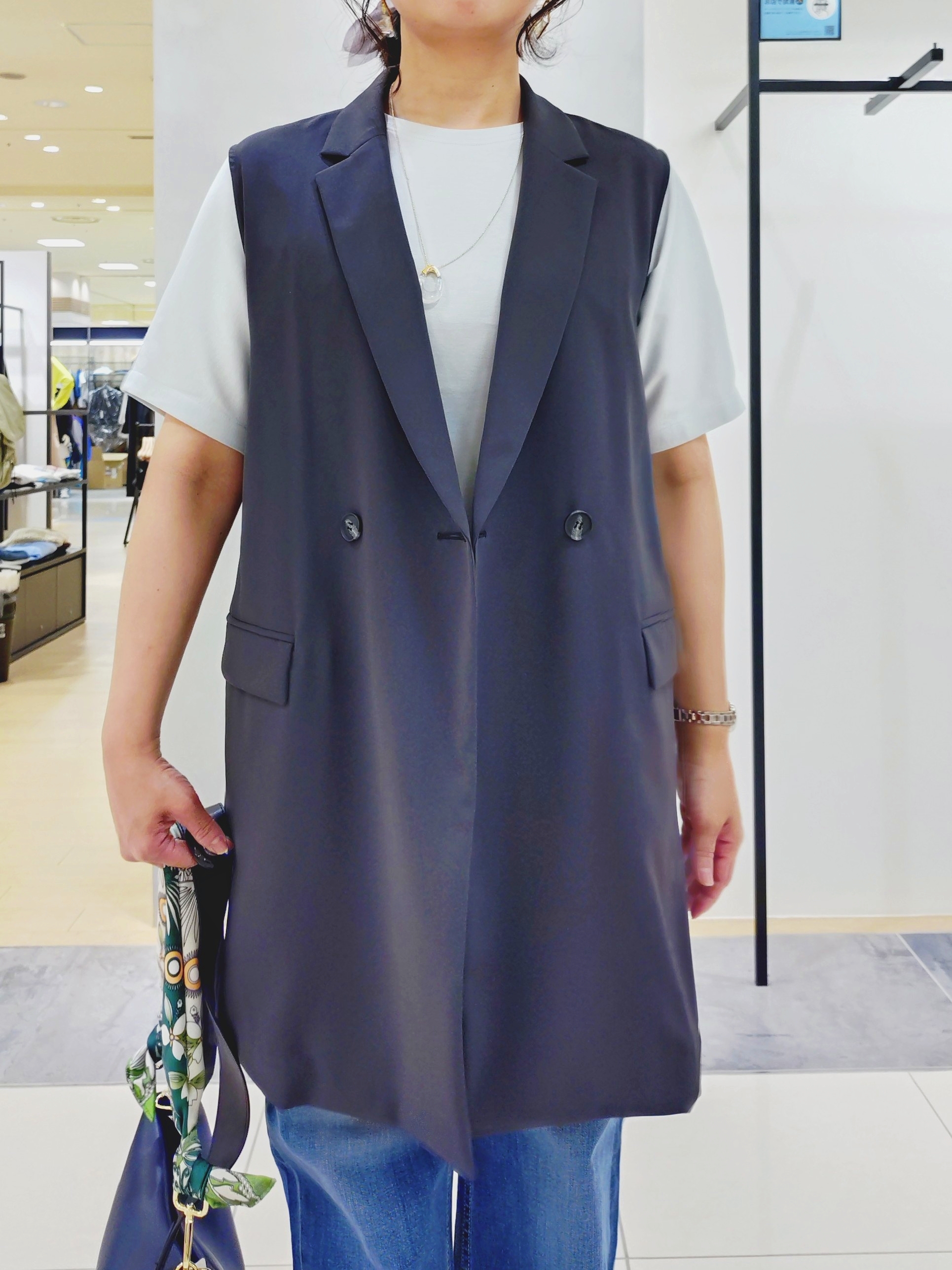 TOMOMIさんの「INDIVI｜【褒められデニム】ワイドストレート デニムパンツ」を使ったコーディネート