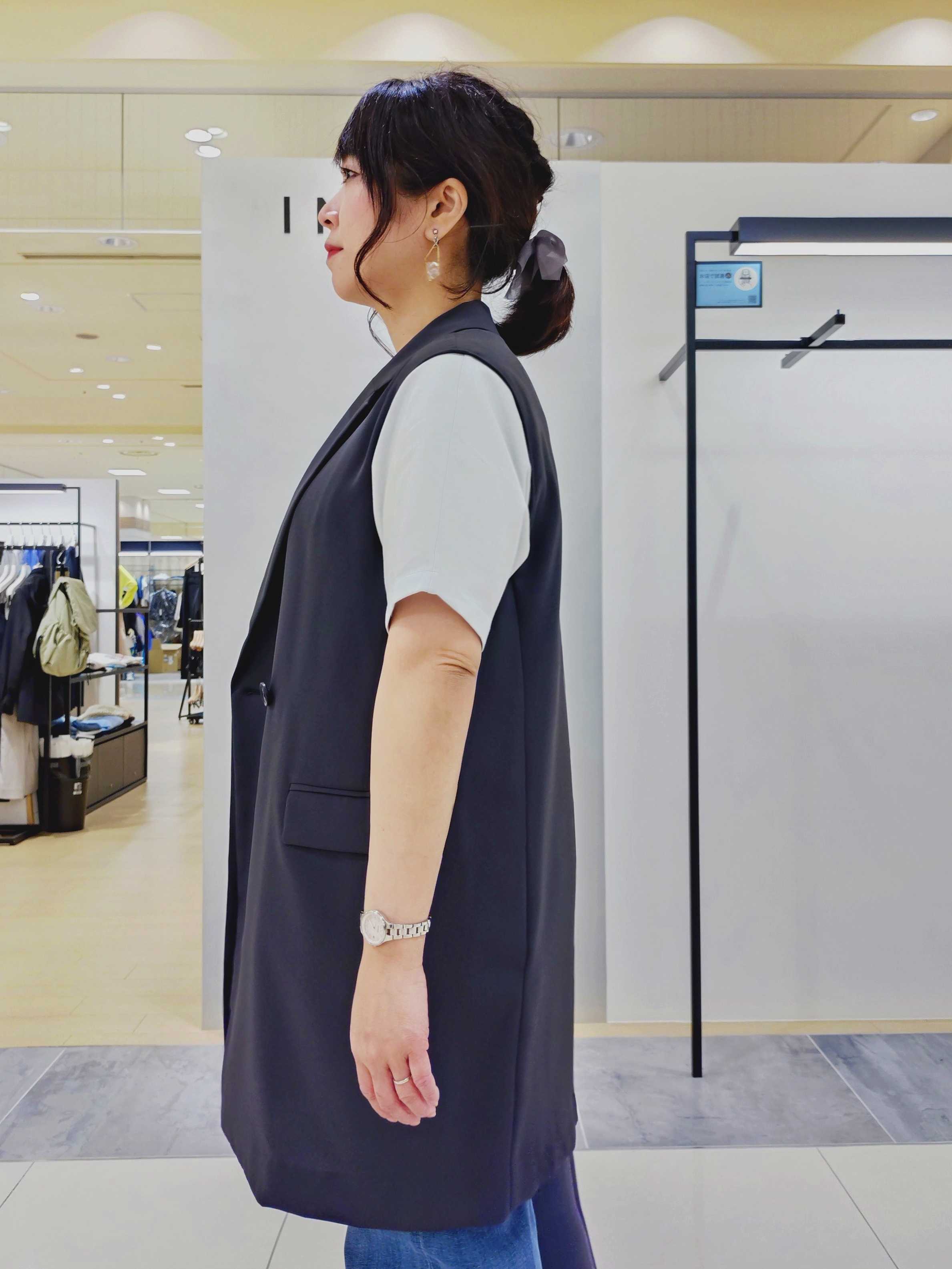 TOMOMIさんの「INDIVI｜【褒められデニム】ワイドストレート デニムパンツ」を使ったコーディネート