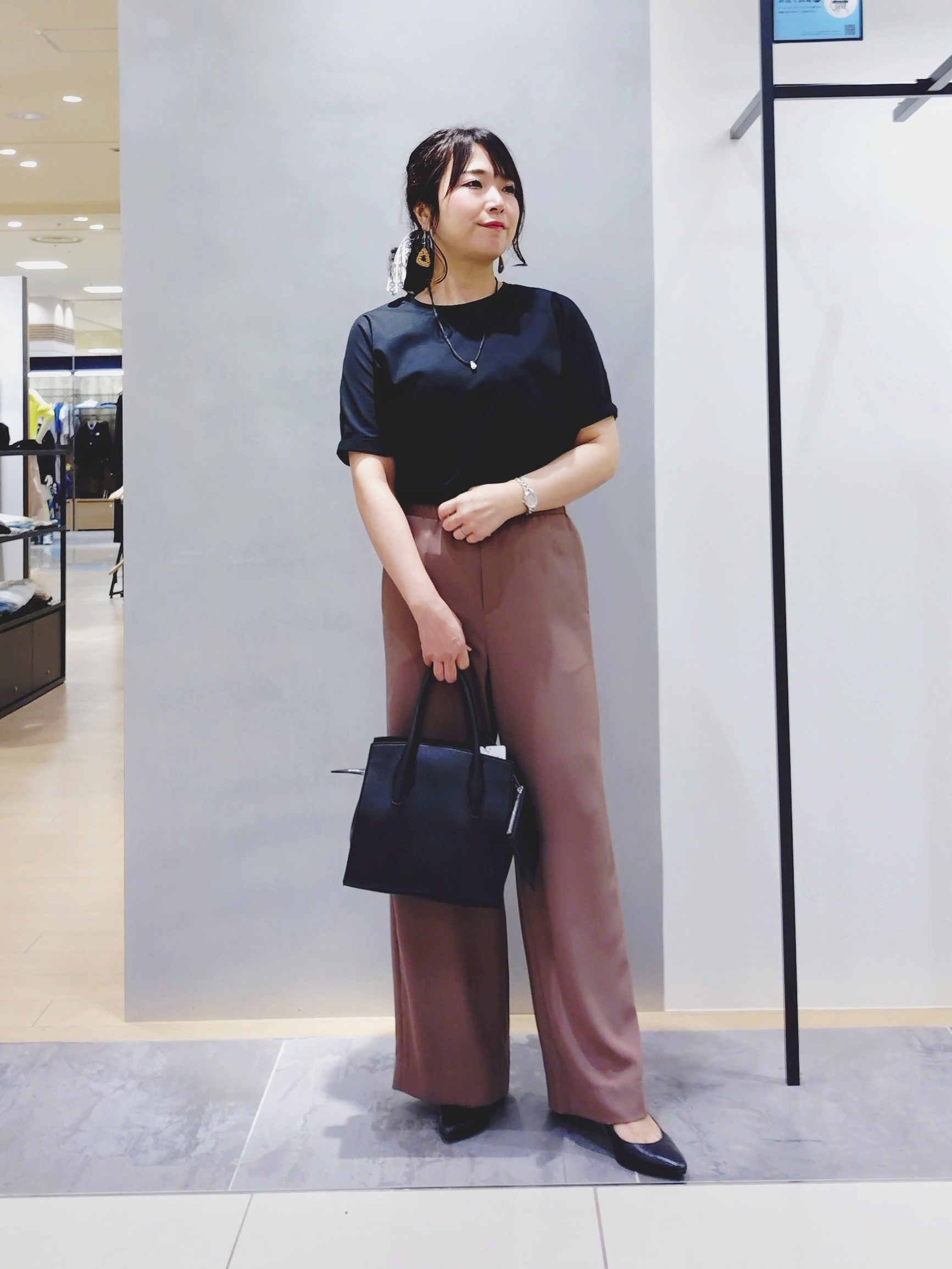 TOMOMIさんの「INDIVI｜【接触冷感／透湿／着る日傘】イージーワイドパンツ」を使ったコーディネート