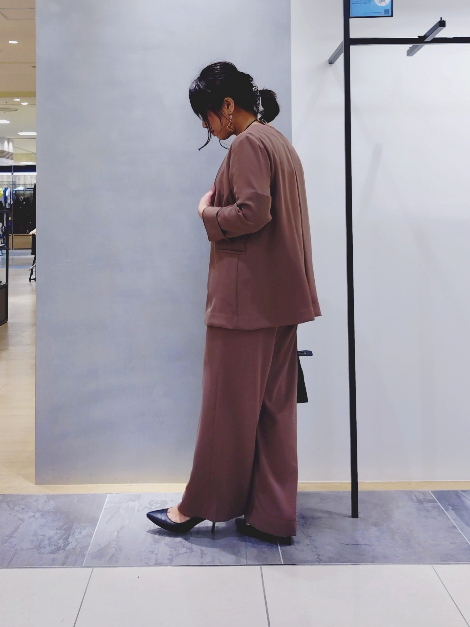 TOMOMIさんの「INDIVI｜【接触冷感／透湿／着る日傘】イージーワイドパンツ」を使ったコーディネート