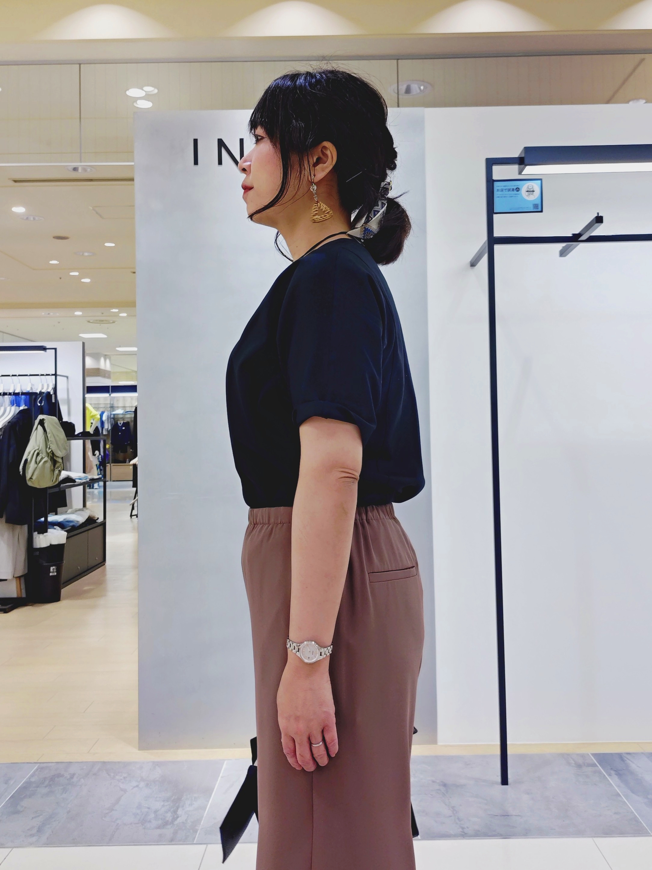 TOMOMIさんの「INDIVI｜【接触冷感／透湿／着る日傘】イージーワイドパンツ」を使ったコーディネート