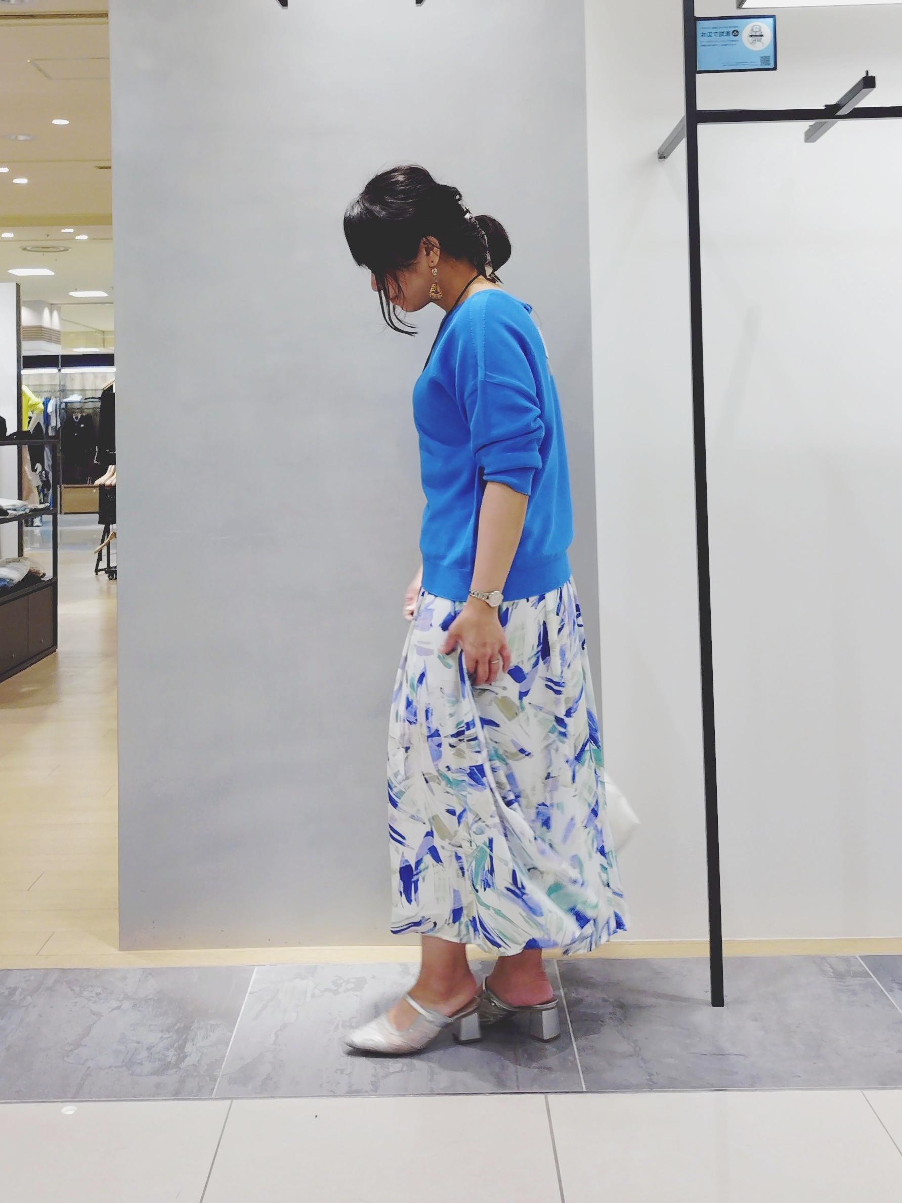 TOMOMIさんの「INDIVI｜【洗える】リーフ柄タックフレアスカート」を使ったコーディネート