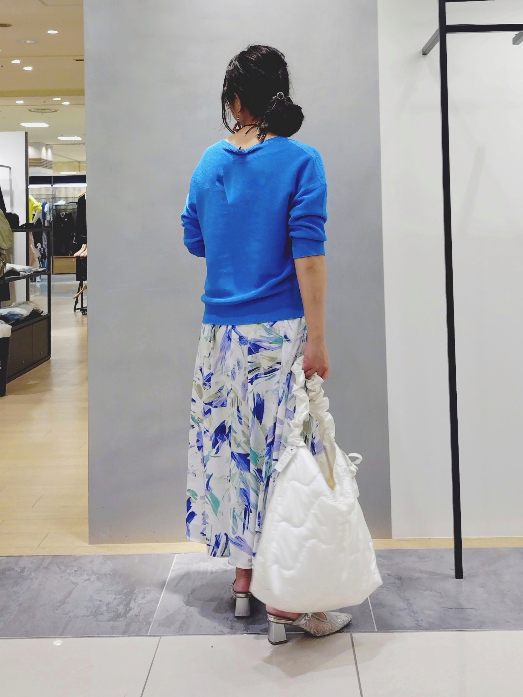 TOMOMIさんの「INDIVI｜【洗える】リーフ柄タックフレアスカート」を使ったコーディネート