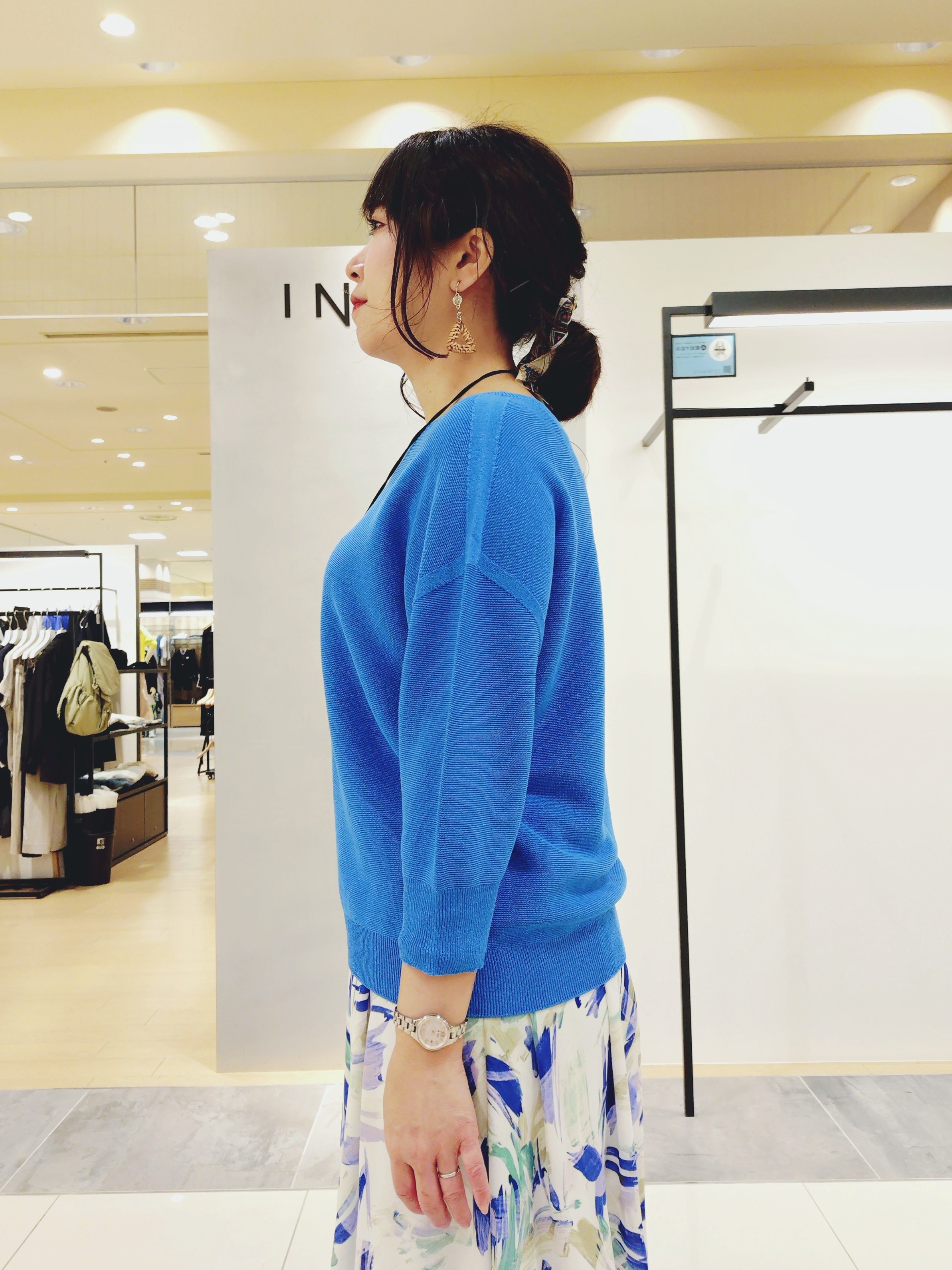 TOMOMIさんの「INDIVI｜【洗える】リーフ柄タックフレアスカート」を使ったコーディネート