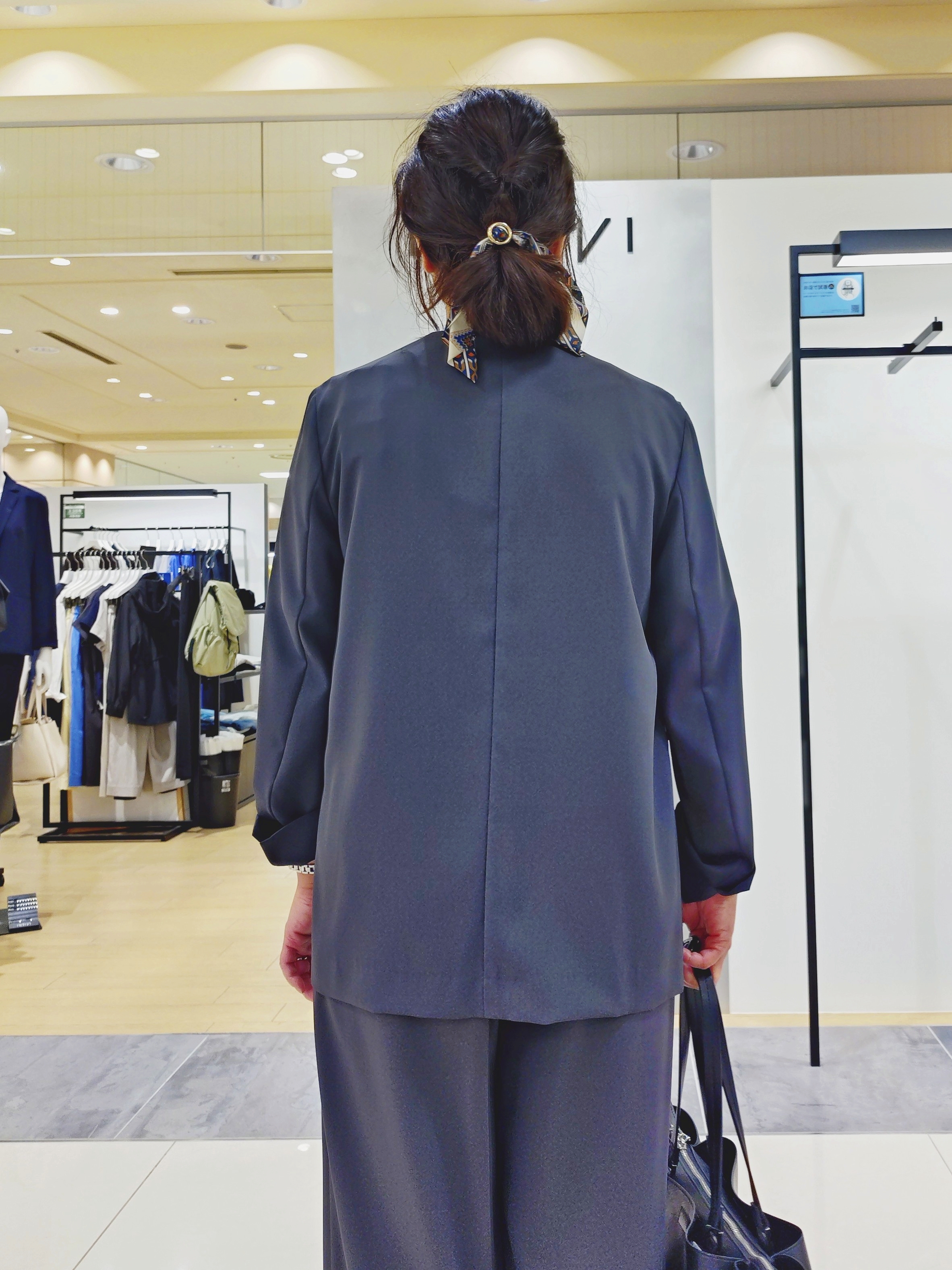 TOMOMIさんの「INDIVI｜【接触冷感／透湿／着る日傘】イージーワイドパンツ」を使ったコーディネート