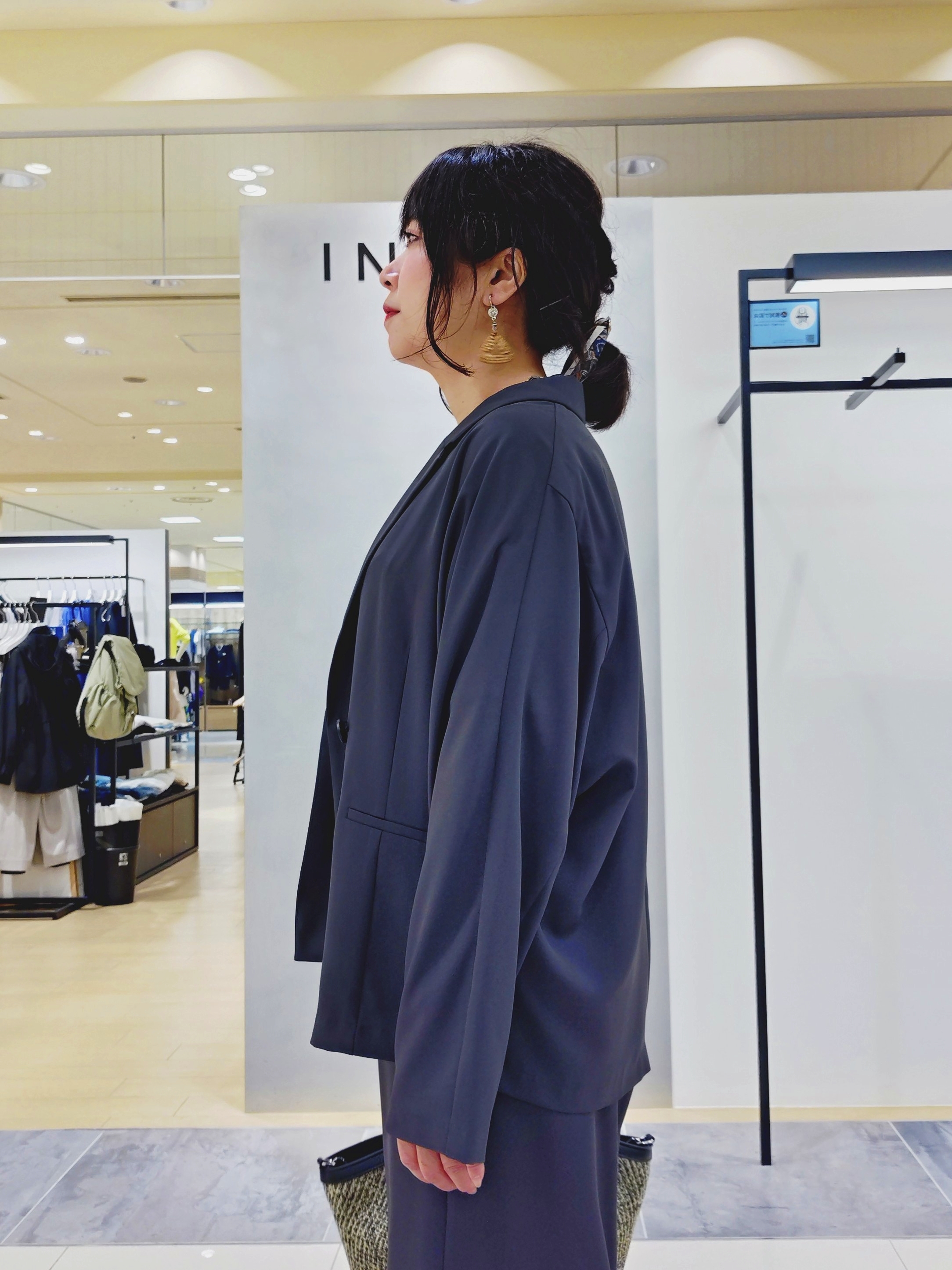 TOMOMIさんの「INDIVI｜【接触冷感／透湿／着る日傘】イージーワイドパンツ」を使ったコーディネート