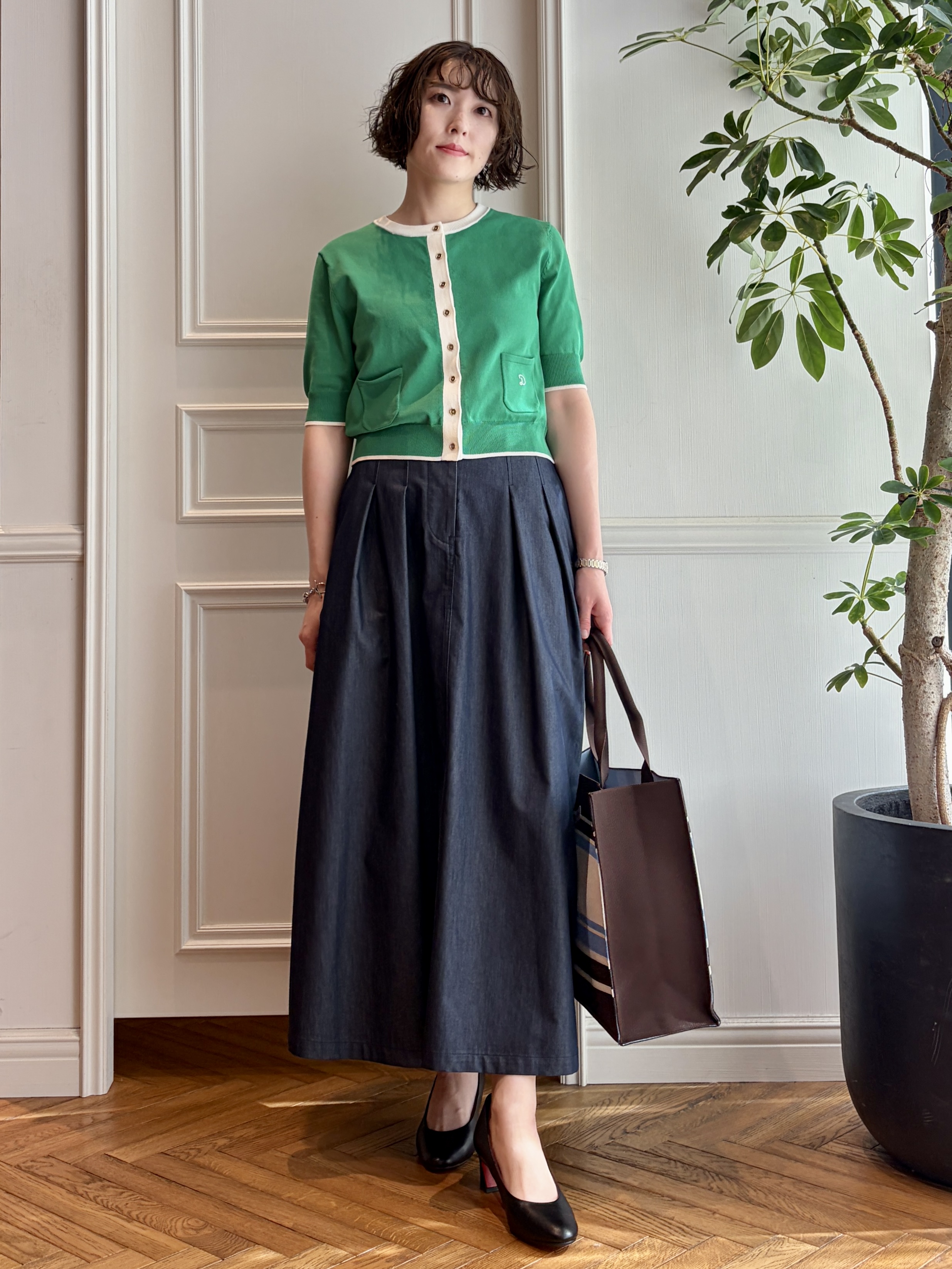 nakaoさんの「DRESSTERIOR｜【接触冷感/吸水速乾】クールタッチ デニムライク タックスカート」を使ったコーディネート