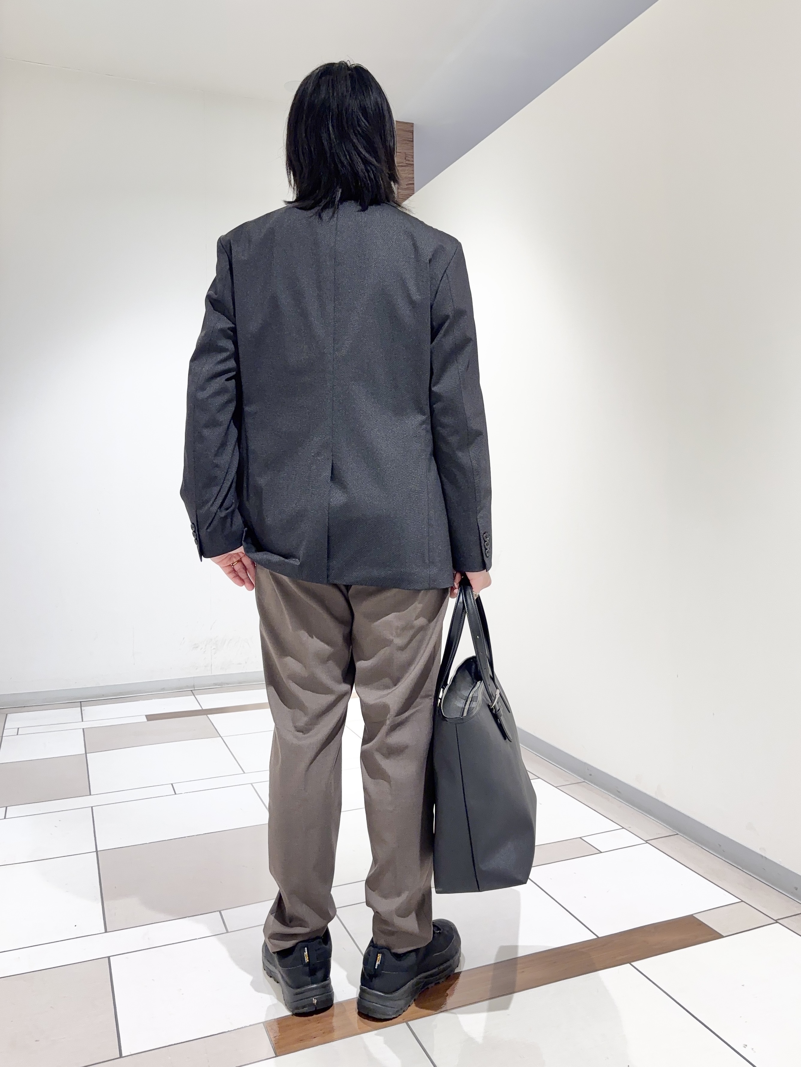 及川さんの「TAKEO KIKUCHI｜【360&deg;ストレッチ／軽量】None Of Stress ライト ジャケット（セットアップ対応）」を使ったコーディネート