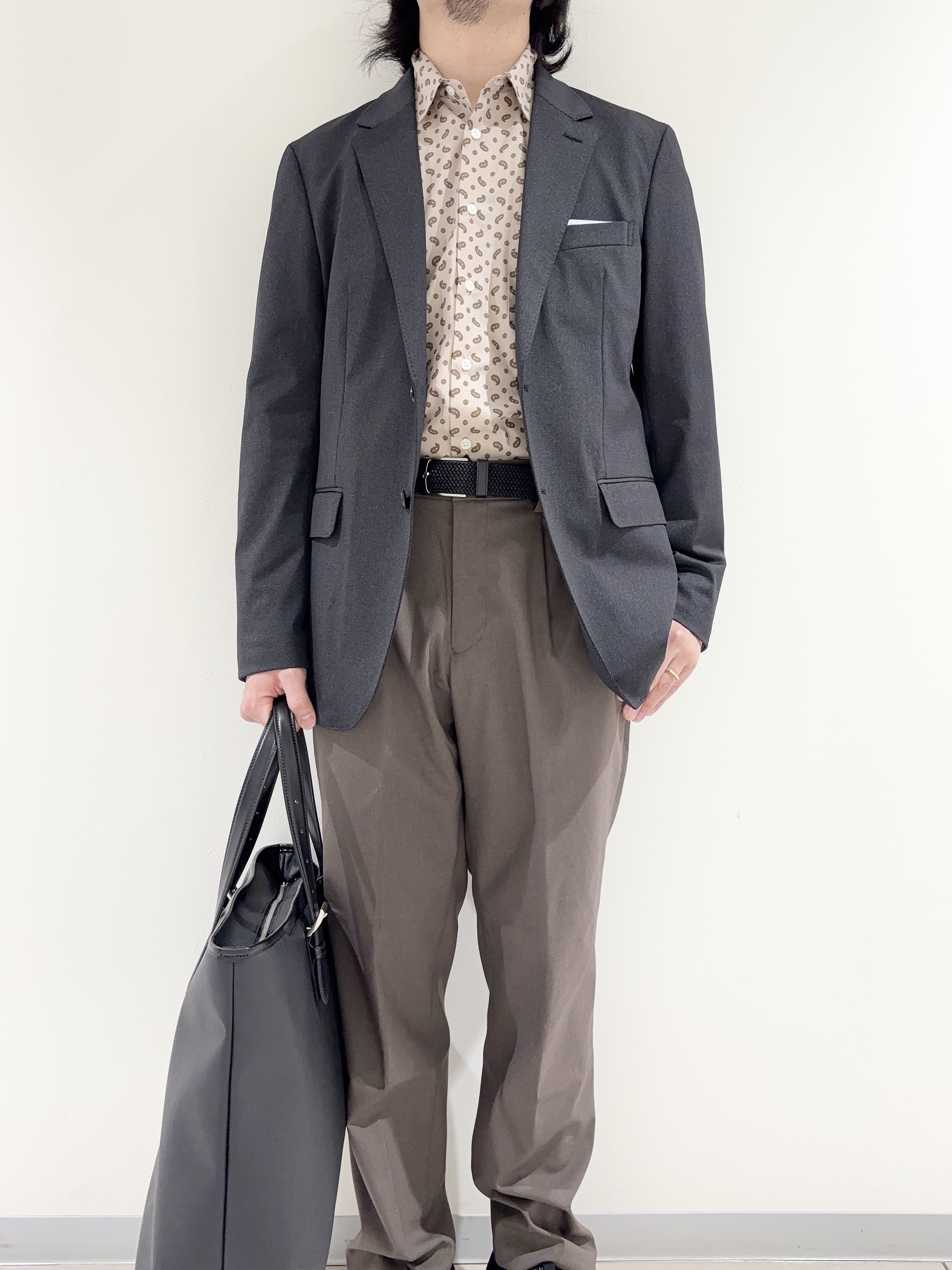及川さんの「TAKEO KIKUCHI｜【360&deg;ストレッチ／軽量】None Of Stress ライト ジャケット（セットアップ対応）」を使ったコーディネート
