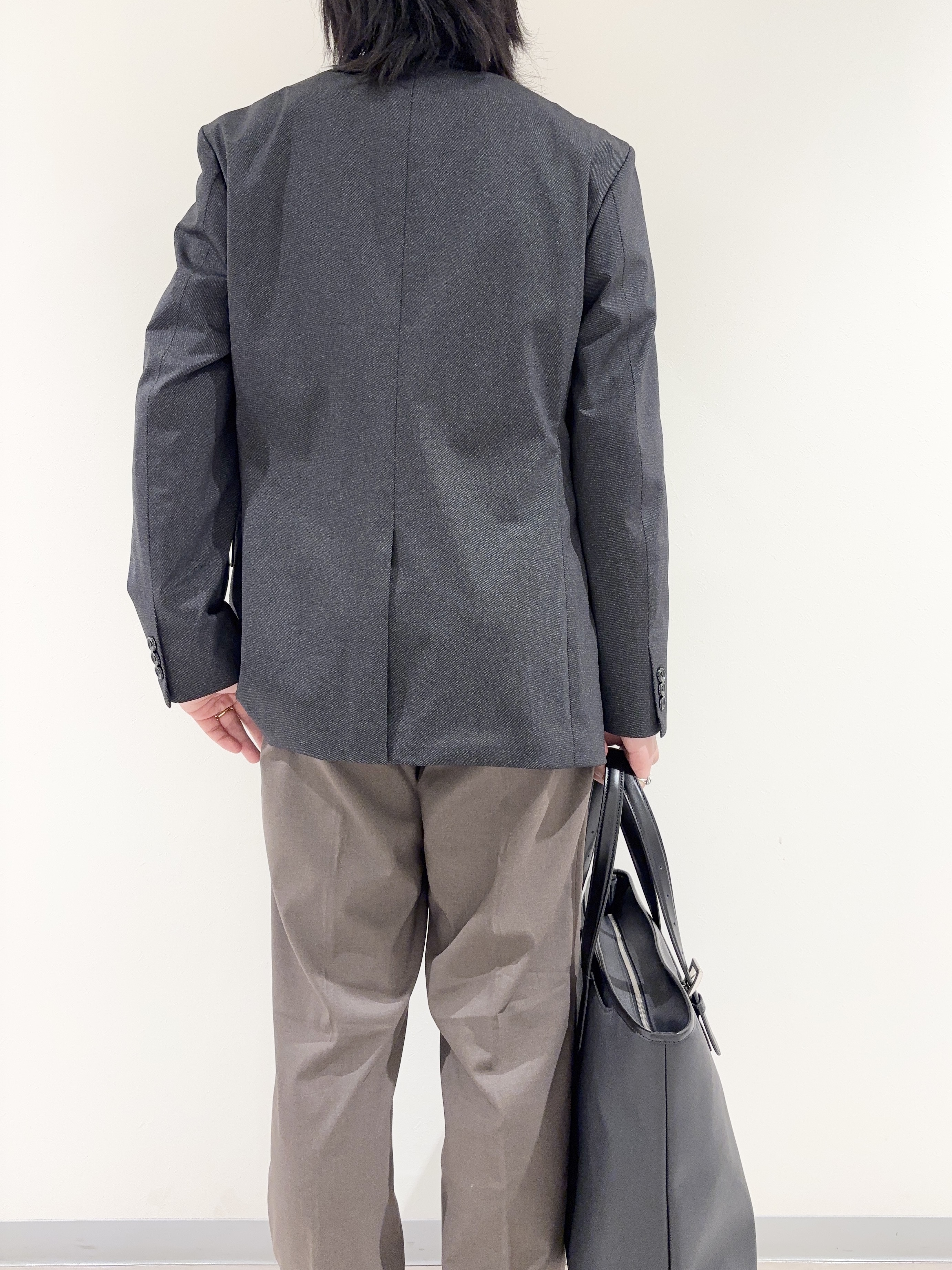 及川さんの「TAKEO KIKUCHI｜【360&deg;ストレッチ／軽量】None Of Stress ライト ジャケット（セットアップ対応）」を使ったコーディネート