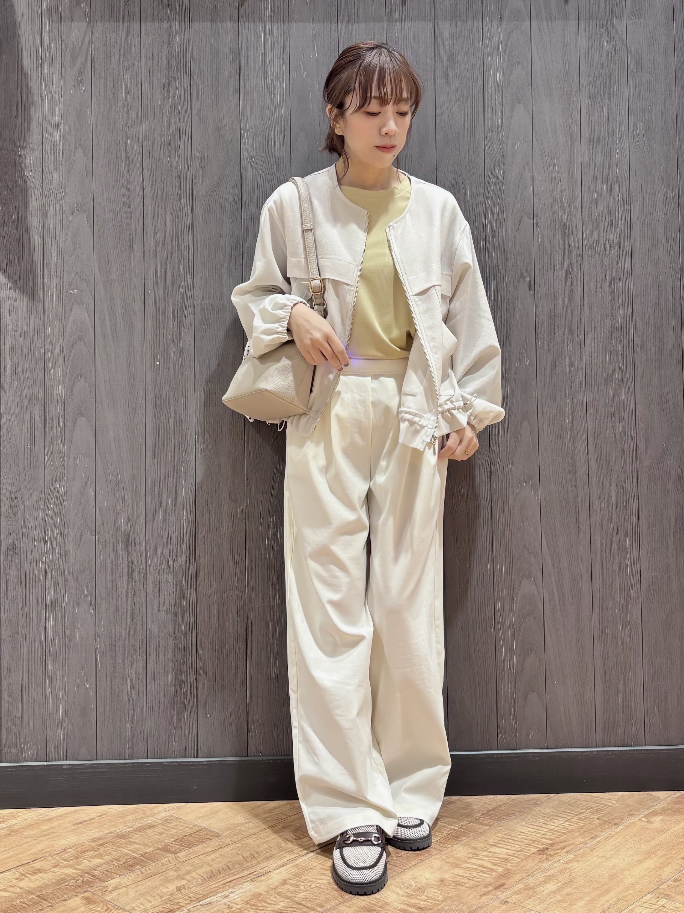 meiさんの「SHOO･LA･RUE｜【UVカット/接触冷感】上品に涼し気 とろみタックノースリーブトップス」を使ったコーディネート