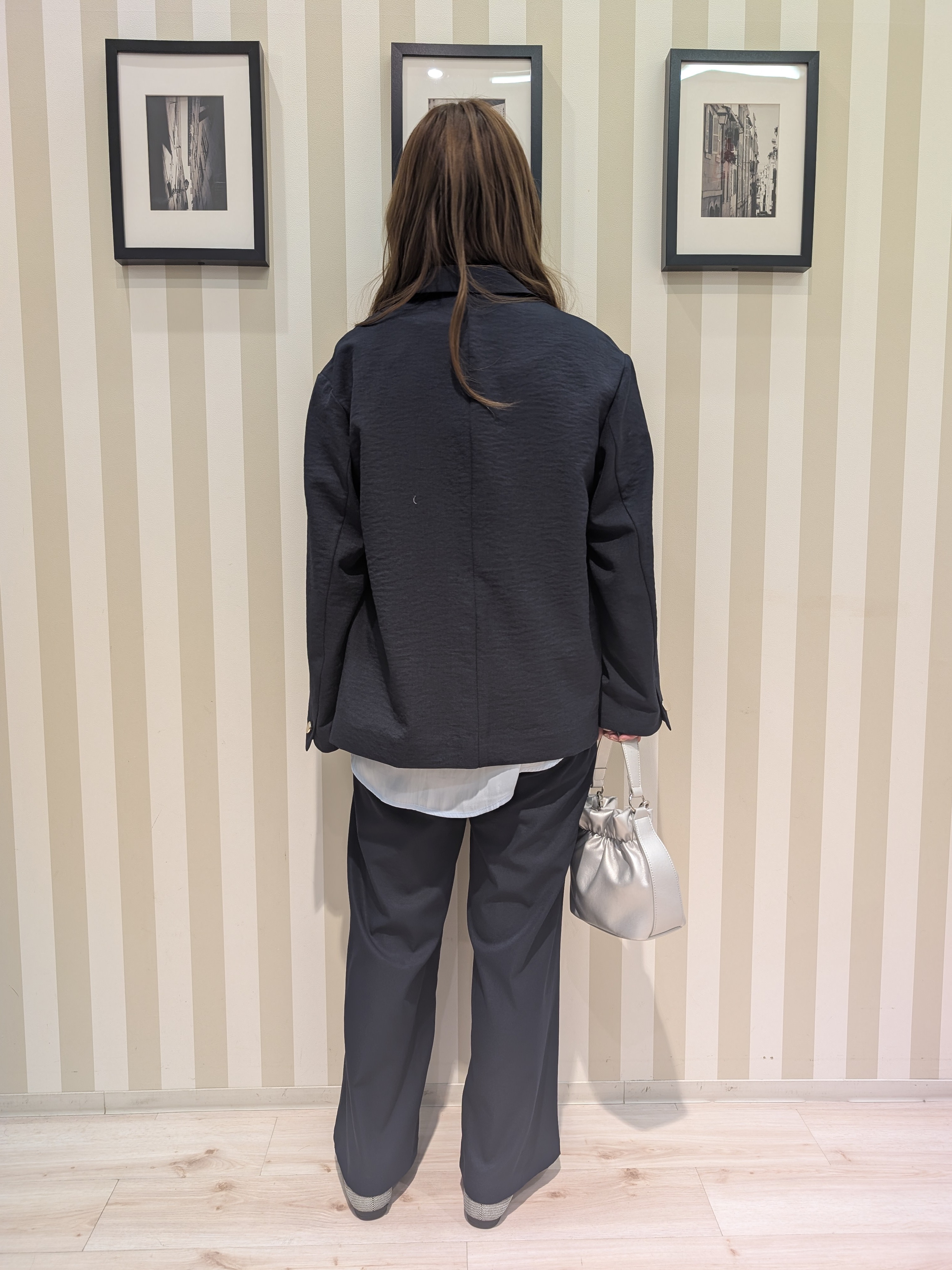 otaさんの「SHOO･LA･RUE｜【S-LL/7分袖】首元をすっきり魅せる　大人の上品サテンブラウス」を使ったコーディネート