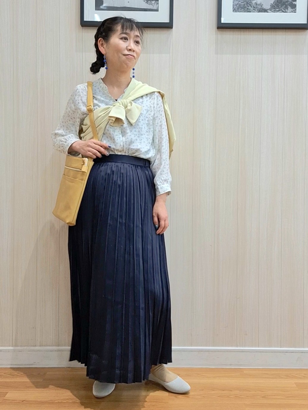 Saoさんの「SHOO･LA･RUE｜【S-LL/7分袖】首元をすっきり魅せる　大人の上品サテンブラウス」を使ったコーディネート