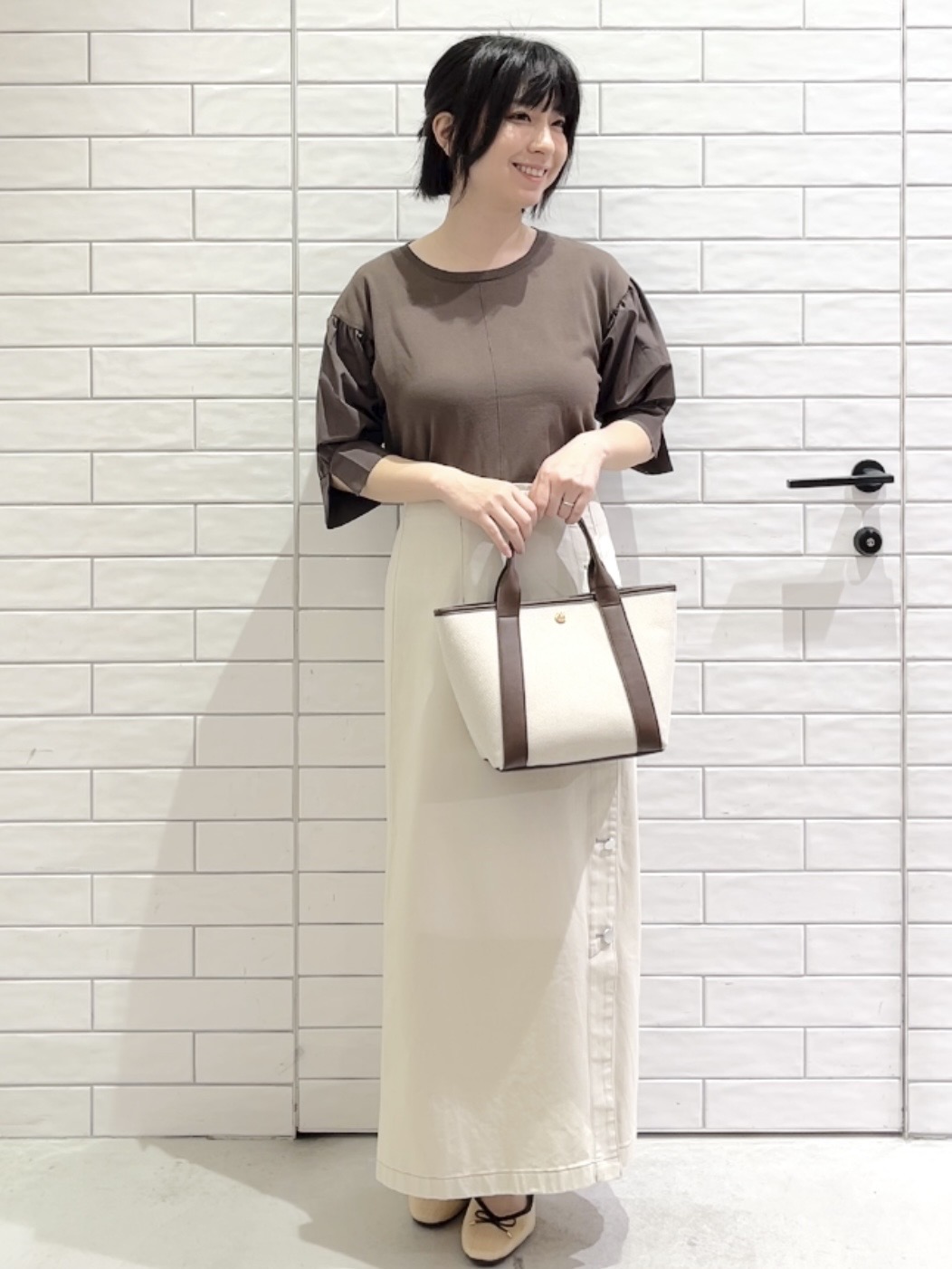 しおりさんの「OPAQUE.CLIP｜ボリュームスリーブドッキングニット」を使ったコーディネート